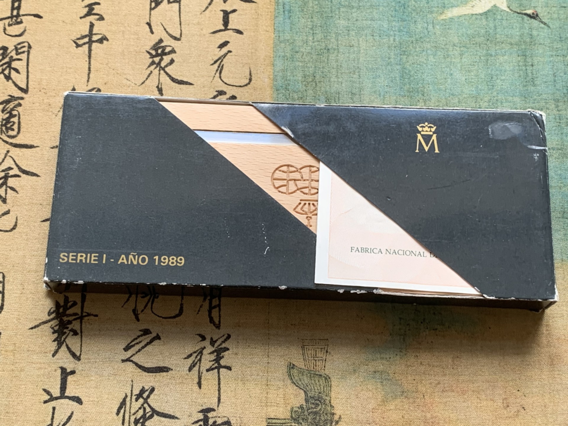 《竞宝斋》第82场-本周日，周一，周四3场拍卖（全场不限金额包邮） 925银 币重49.3克 原盒证书 西班牙1989年 五百周年纪念5枚套 精制银币（木盒上镶银色条的是精制）