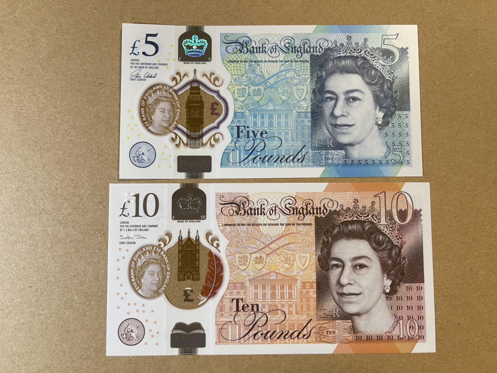 《张总收藏》67期——外币精品 英格兰5、10镑2张 UNC 塑料钞
