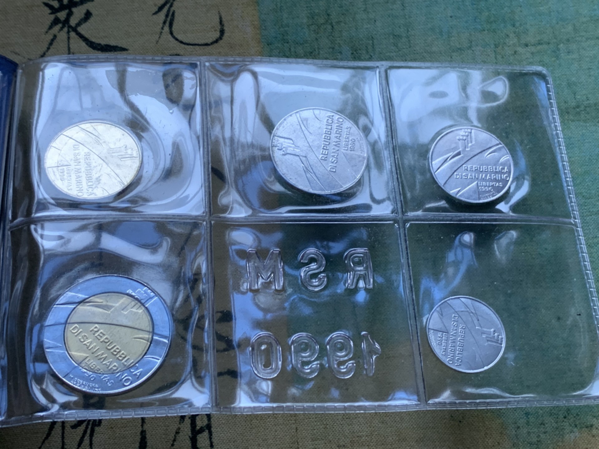 《竞宝斋》第82场-本周日，周一，周四3场拍卖（全场不限金额包邮） 钱包装 圣马力诺1990年 十枚装 过去与未来 带一枚1000里拉银币