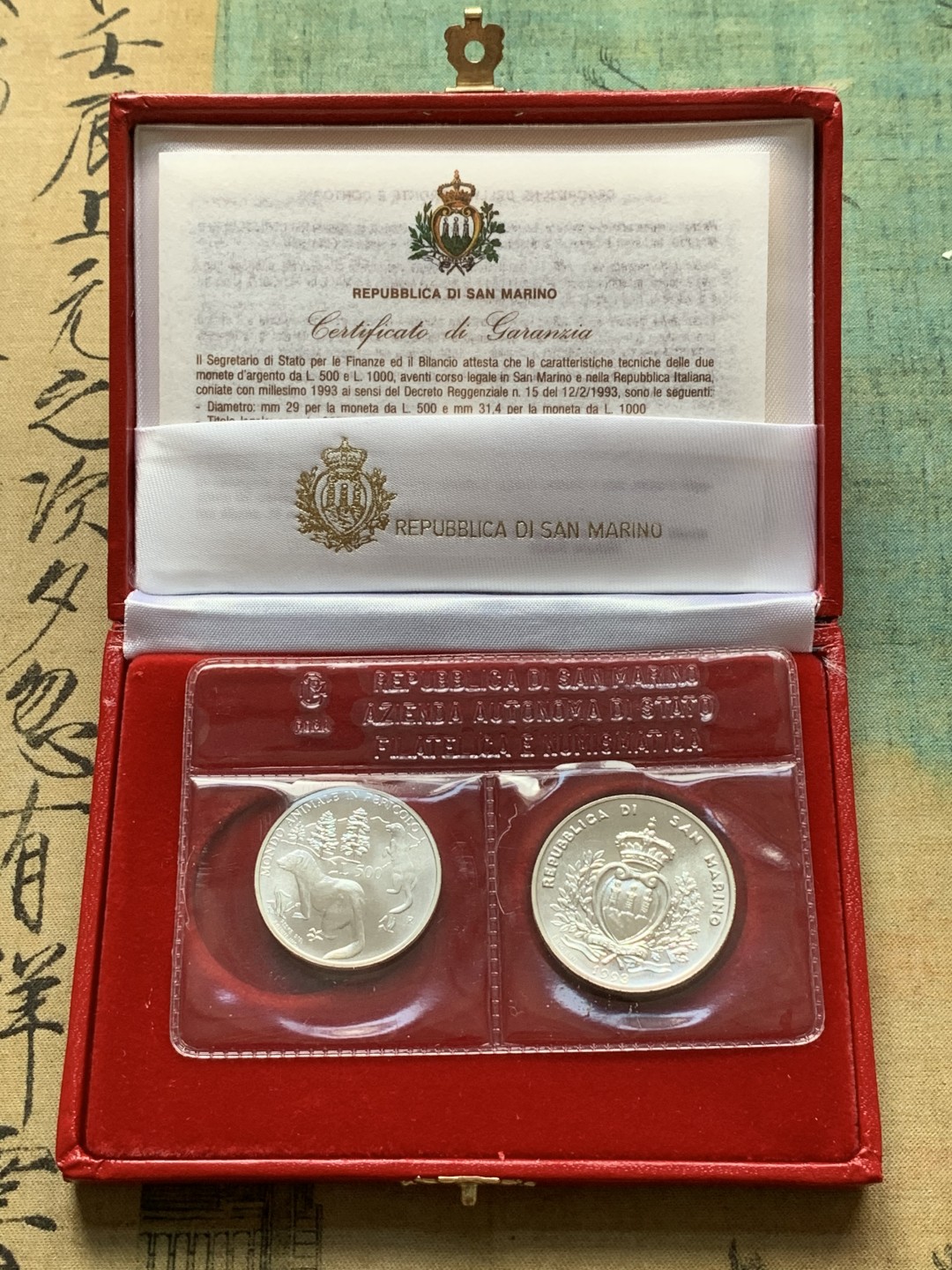 《竞宝斋》第82场-本周日，周一，周四3场拍卖（全场不限金额包邮） 原盒证书 圣马力诺1993年 珍惜动物阎肃啄木鸟 500和1000里拉 银币 动物系少见品种