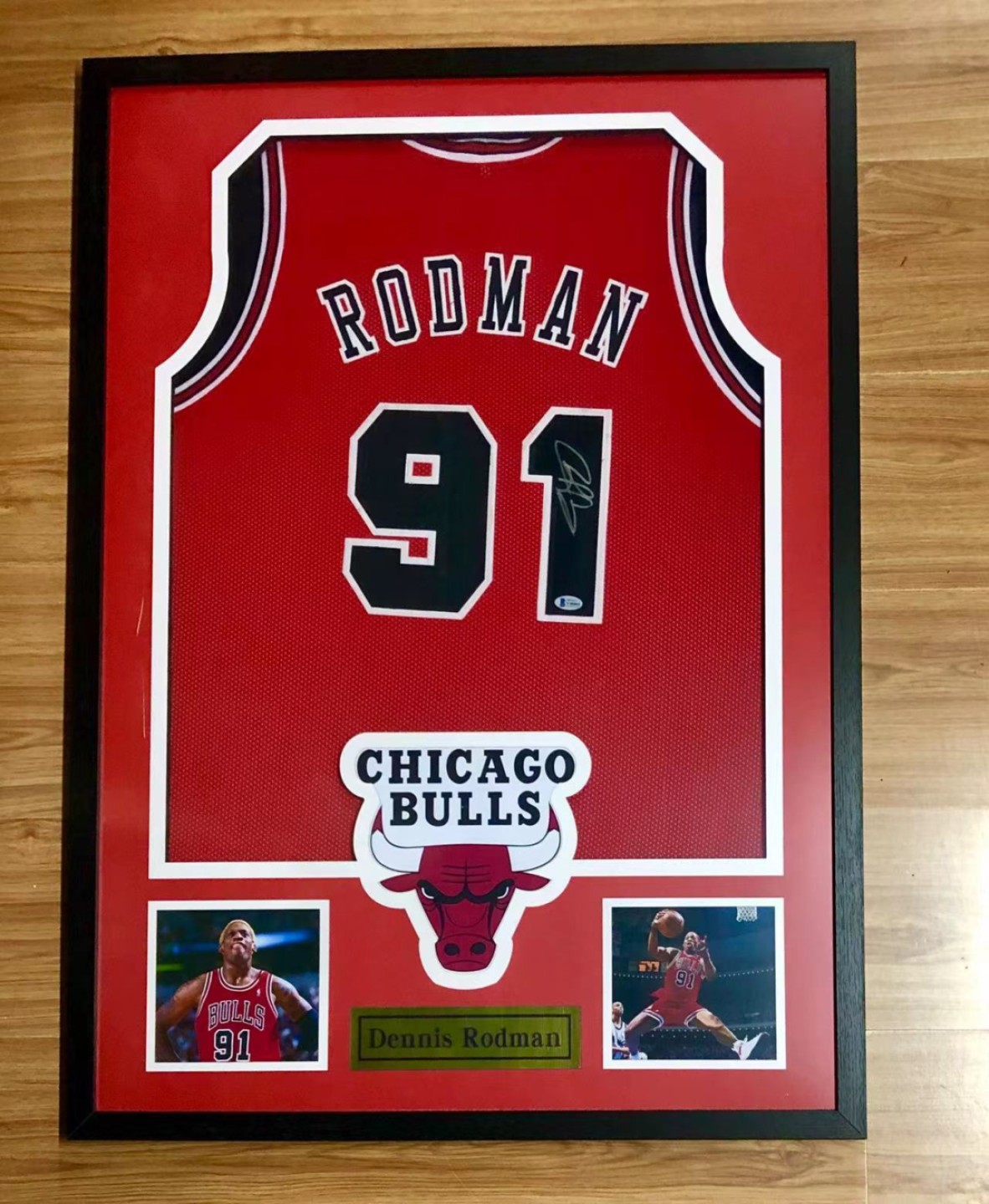 零元拍：丹尼斯 罗德曼签字球衣已做精美裱框BGS/BAS公司亲笔签名鉴定认证标。