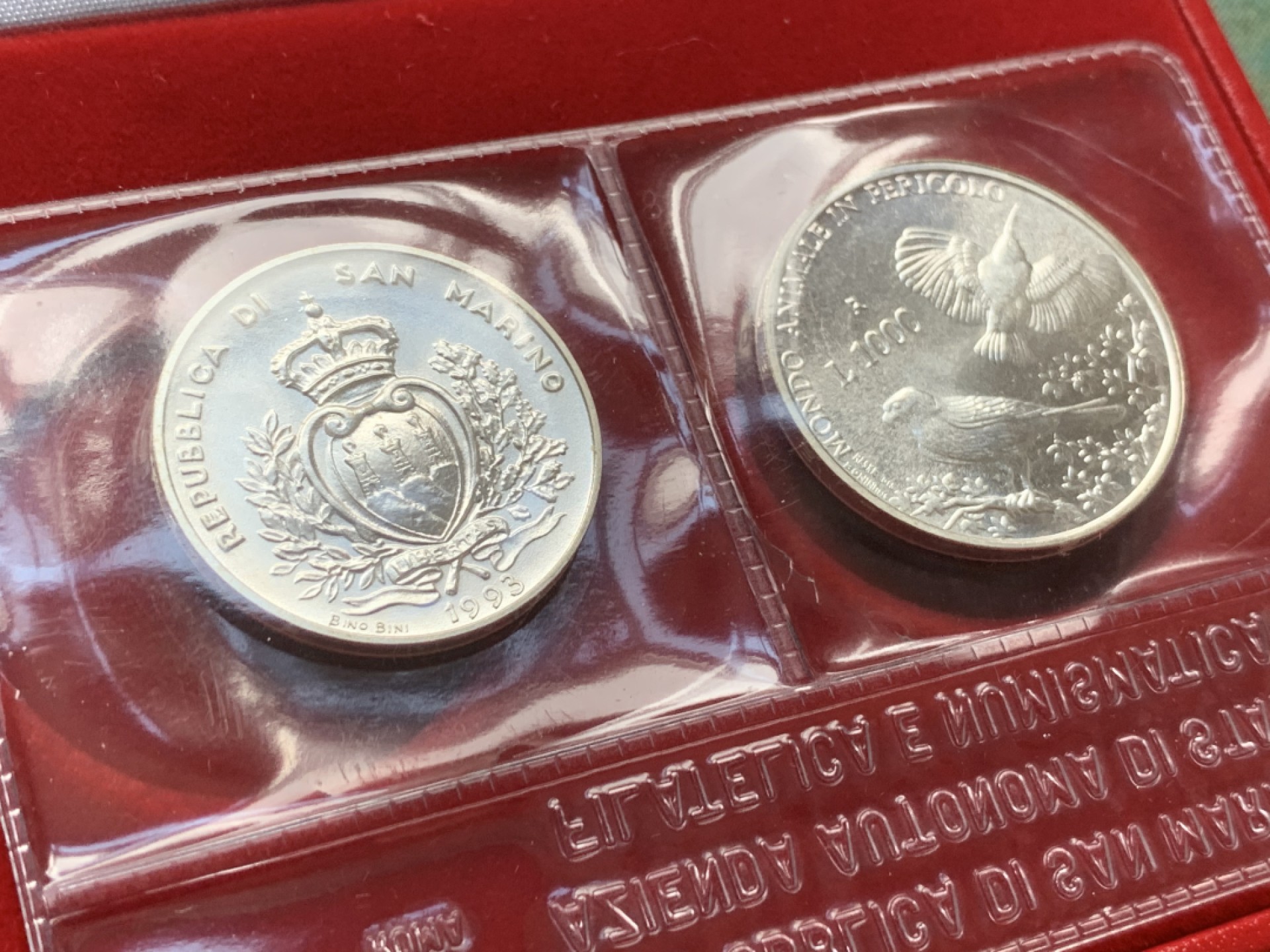 《竞宝斋》第82场-本周日，周一，周四3场拍卖（全场不限金额包邮） 原盒证书 圣马力诺1993年 珍惜动物阎肃啄木鸟 500和1000里拉 银币 动物系少见品种