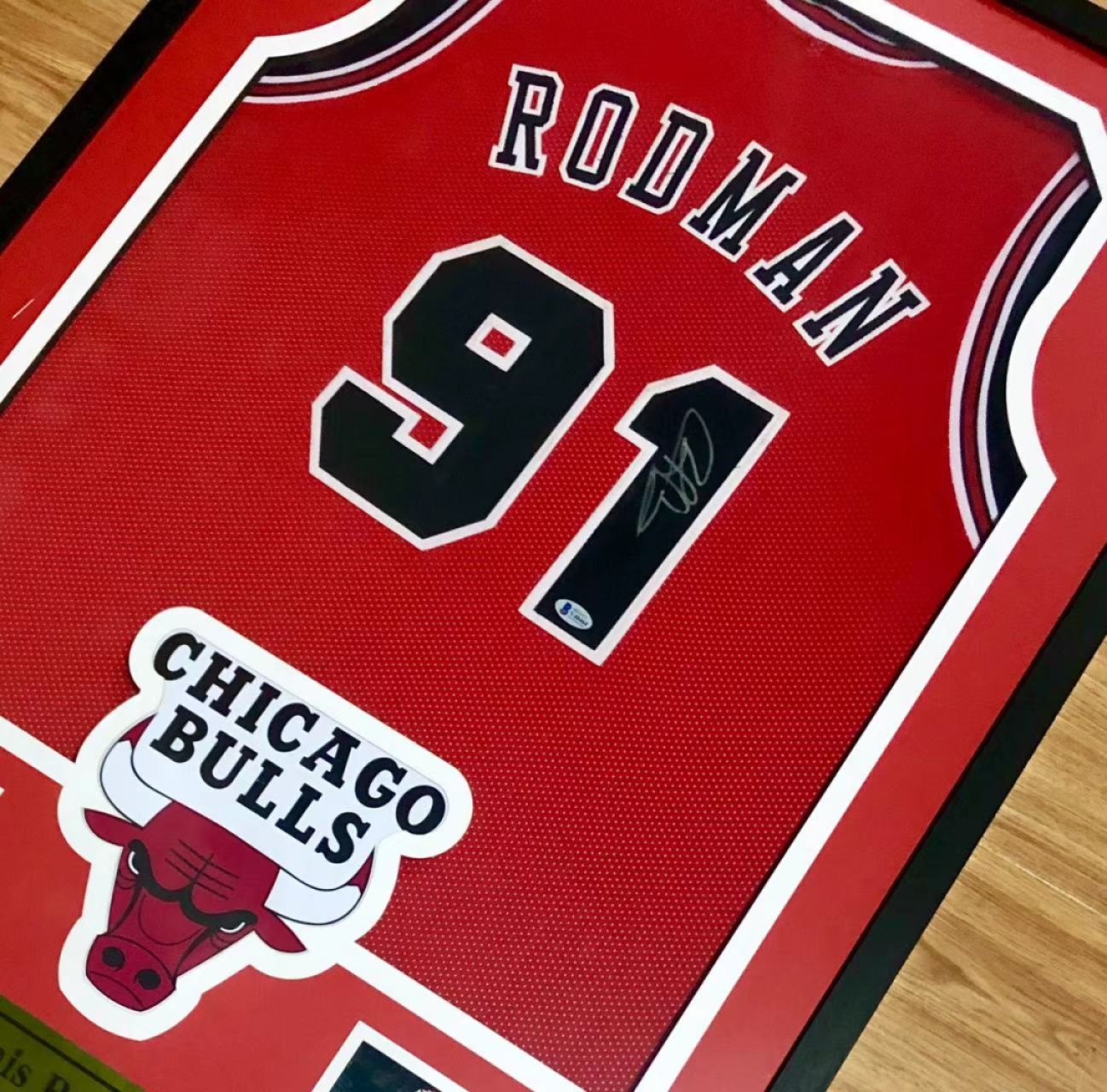 零元拍：丹尼斯 罗德曼签字球衣已做精美裱框BGS/BAS公司亲笔签名鉴定认证标。