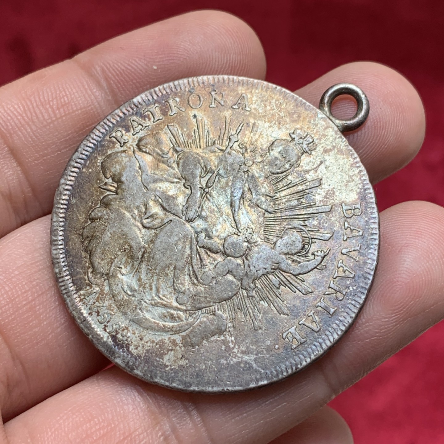 《竞宝斋》第82场-本周日，周一，周四3场拍卖（全场不限金额包邮） 德国巴伐利亚 1755年 圣母抱婴 1泰勒 五彩包浆 带环