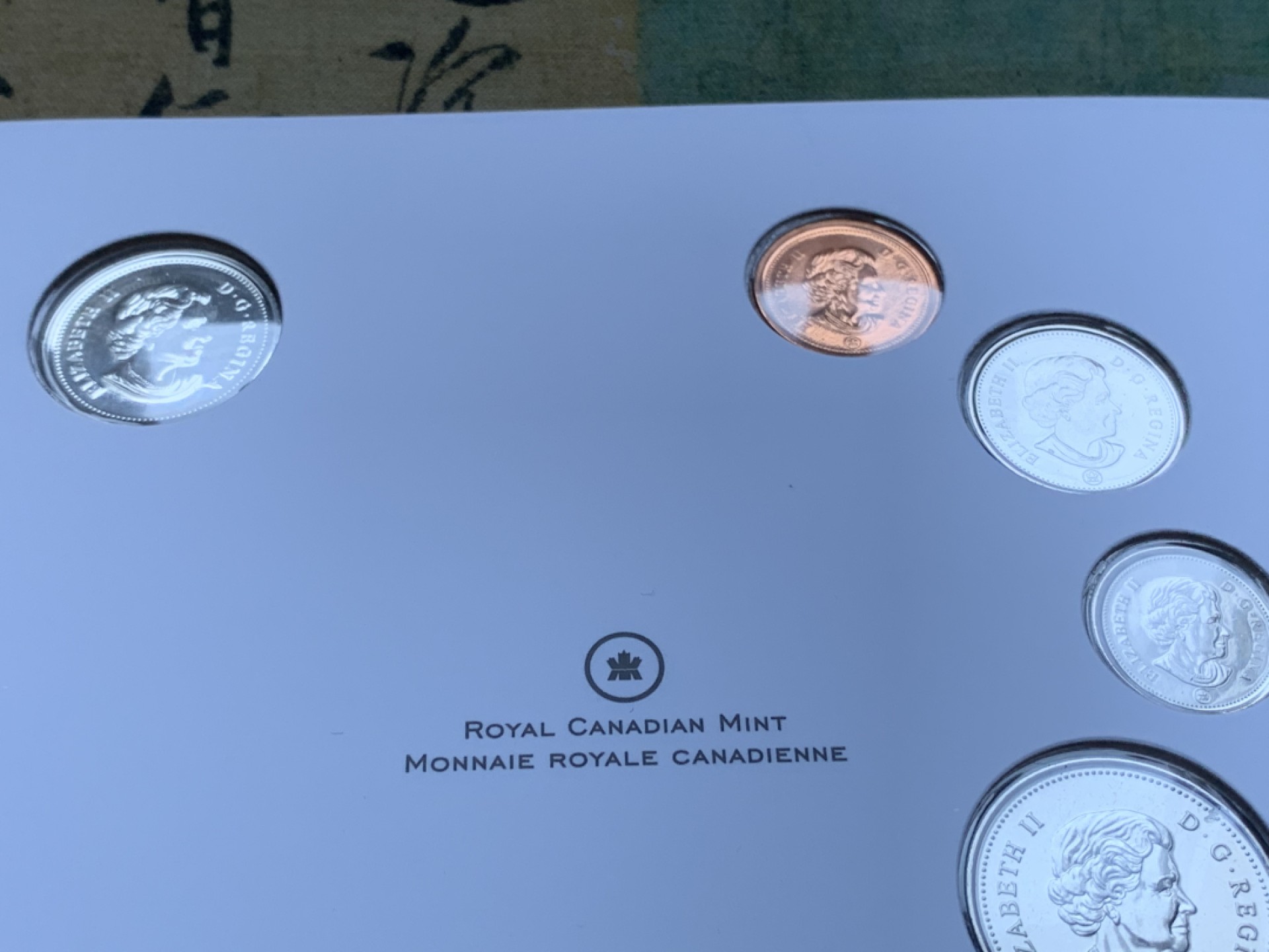 《竞宝斋》第82场-本周日，周一，周四3场拍卖（全场不限金额包邮） 礼品装四套 加拿大2010年七枚装套币 其中一枚彩色枫叶 原装塑料套子 非常精美