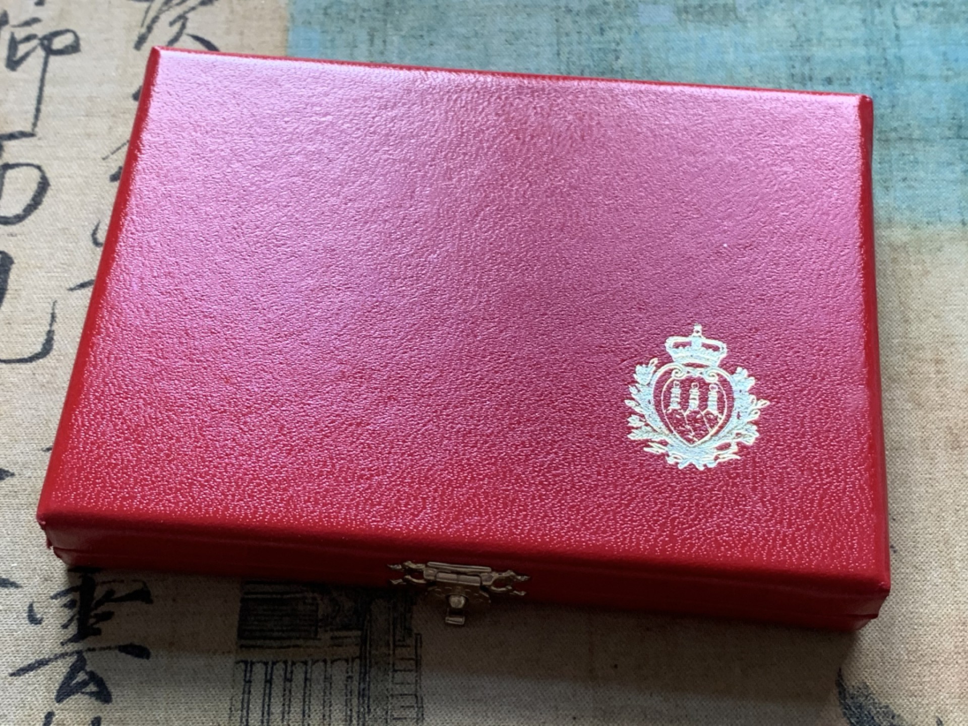 《竞宝斋》第82场-本周日，周一，周四3场拍卖（全场不限金额包邮） 原盒证书 圣马力诺1993年 珍惜动物阎肃啄木鸟 500和1000里拉 银币 动物系少见品种