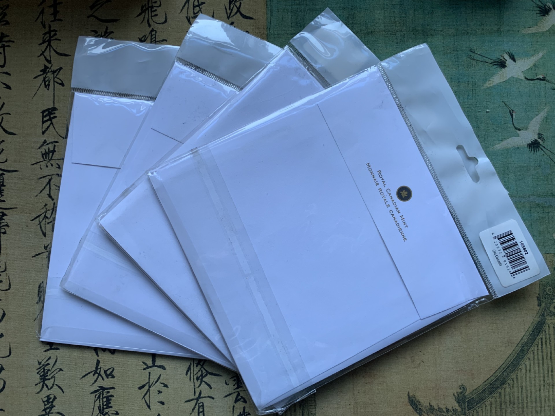 《竞宝斋》第82场-本周日，周一，周四3场拍卖（全场不限金额包邮） 礼品装四套 加拿大2010年七枚装套币 其中一枚彩色枫叶 原装塑料套子 非常精美