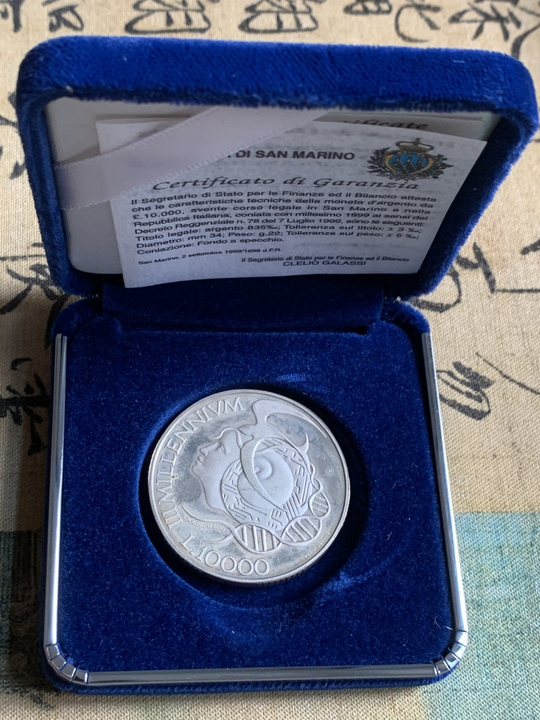 《竞宝斋》第82场-本周日，周一，周四3场拍卖（全场不限金额包邮） 原盒证书 圣马力诺1999年 千禧年纪念 10000里拉 精制大银币PROOF 22克