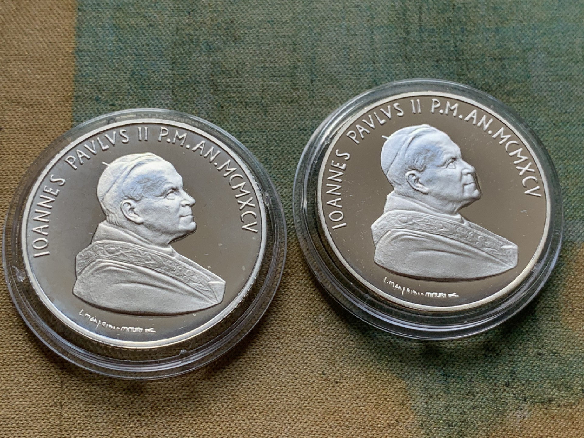 《竞宝斋》第82场-本周日，周一，周四3场拍卖（全场不限金额包邮） 原盒证书 梵蒂冈1995年 迎接千禧年10000里拉一对 精制银币 22克/枚 非常稀少