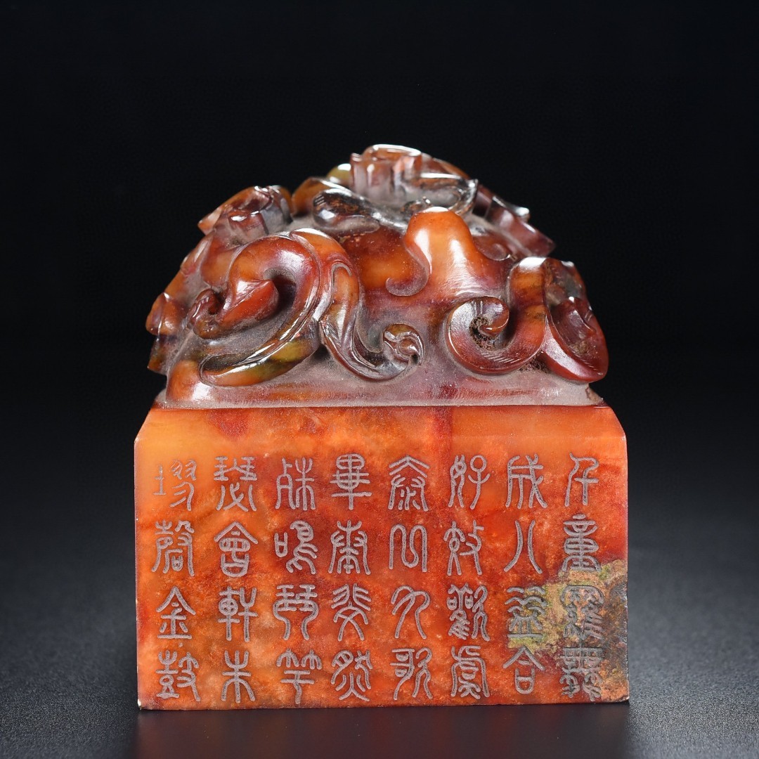 旧藏，印章，玉质细腻，长8.5宽8.5高10厘米，总重1548克。