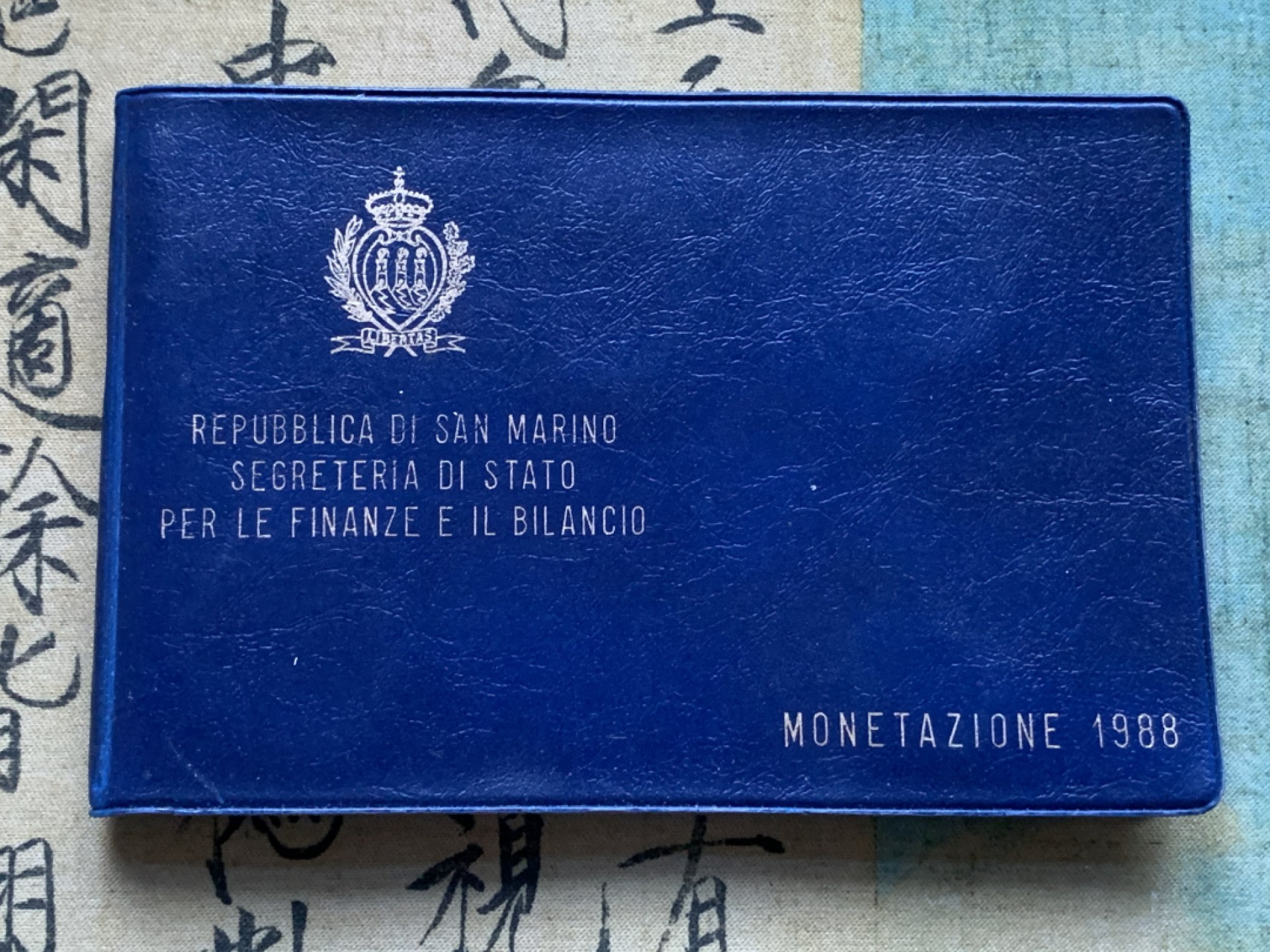 《竞宝斋》第82场-本周日，周一，周四3场拍卖（全场不限金额包邮） 钱包装 圣马力诺1988年 十枚装 城堡 带一枚1000里拉银币