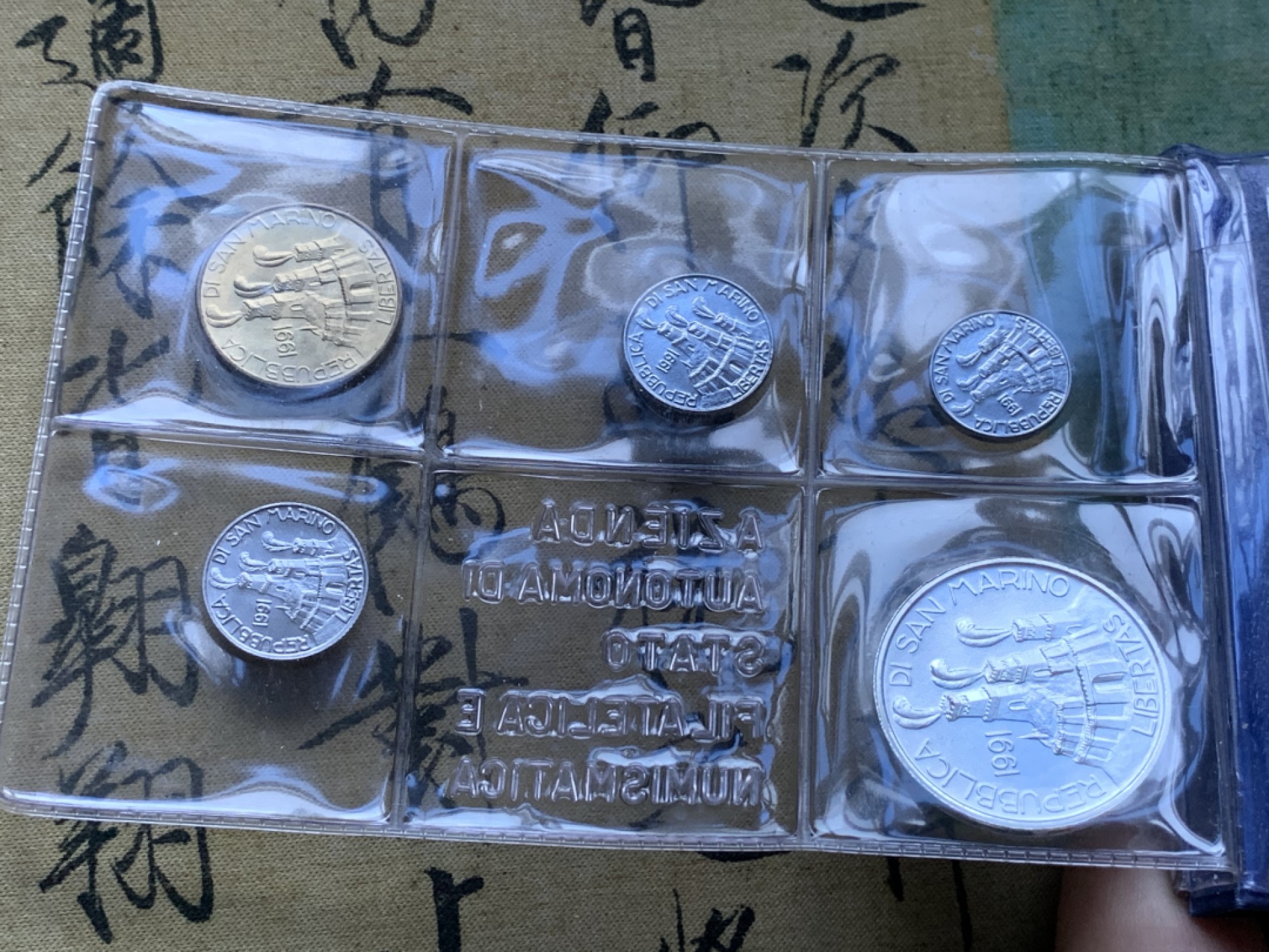 《竞宝斋》第82场-本周日，周一，周四3场拍卖（全场不限金额包邮） 钱包装 圣马力诺1991年 十枚装 和平鸽 带一枚1000里拉银币