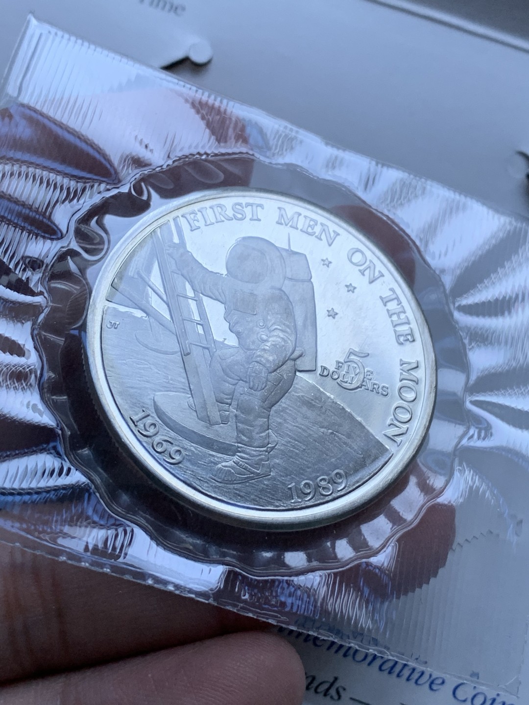 《竞宝斋》第82场-本周日，周一，周四3场拍卖（全场不限金额包邮） 卡装马绍尔群岛1989年纪念阿波罗十一登月20周年5元镍币