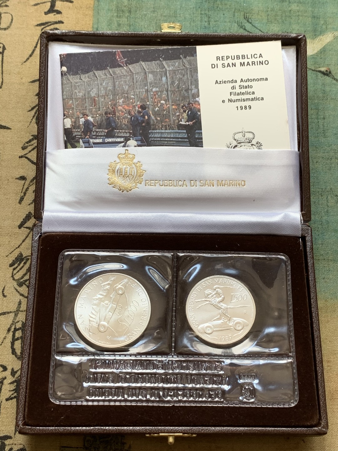 《竞宝斋》第82场-本周日，周一，周四3场拍卖（全场不限金额包邮） 原盒证书 圣马力诺 1989年 F1方程式赛车 500和1000里拉 银币一对