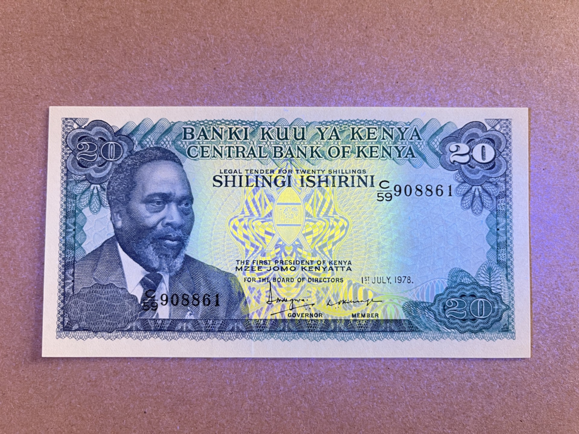 《张总收藏》67期——外币精品 肯尼亚20先令 UNC 1978年版