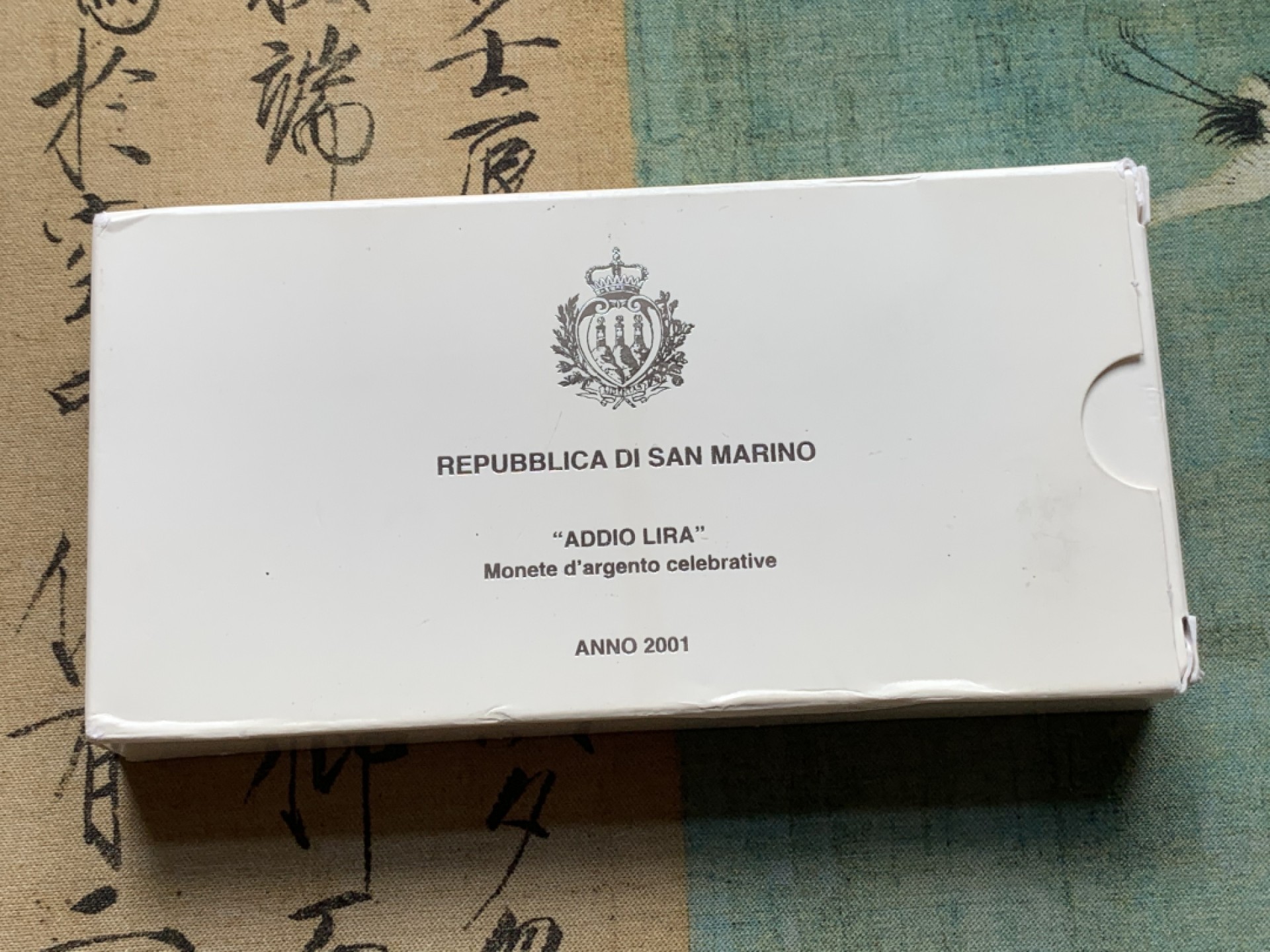 《竞宝斋》第82场-本周日，周一，周四3场拍卖（全场不限金额包邮） 原盒证书 圣马力诺2001年 告别里拉货币纪念 5000和10000里拉 精制银币一对