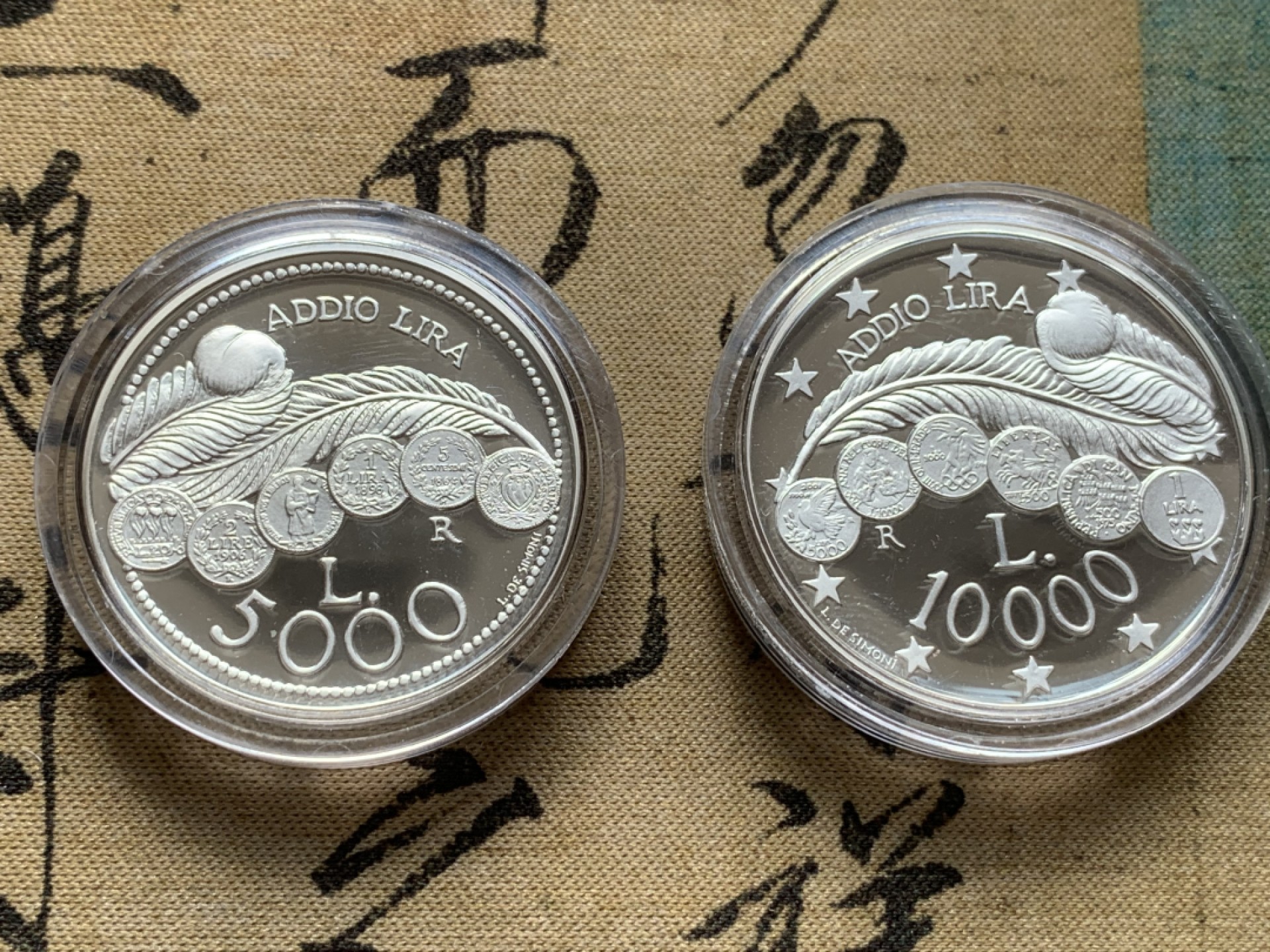 《竞宝斋》第82场-本周日，周一，周四3场拍卖（全场不限金额包邮） 原盒证书 圣马力诺2001年 告别里拉货币纪念 5000和10000里拉 精制银币一对