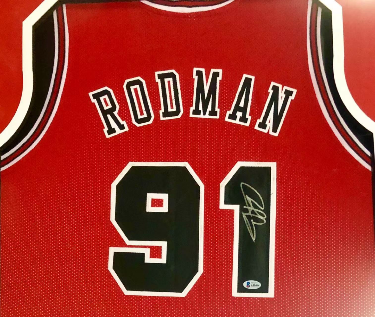 零元拍：丹尼斯 罗德曼签字球衣已做精美裱框BGS/BAS公司亲笔签名鉴定认证标。