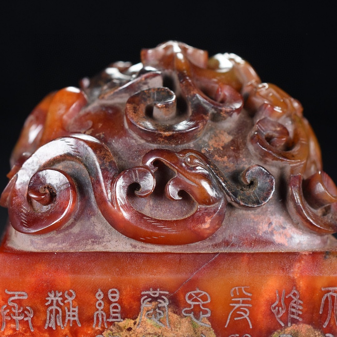 旧藏，印章，玉质细腻，长8.5宽8.5高10厘米，总重1548克。