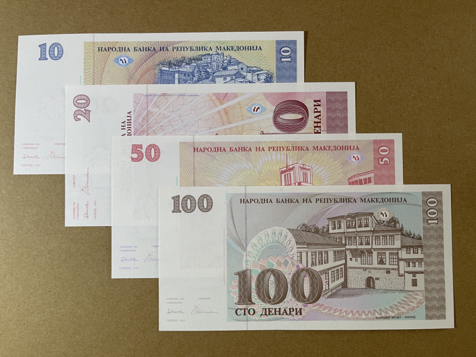 《张总收藏》67期——外币精品 马其顿10-100第纳尔4张 UNC 1993年版