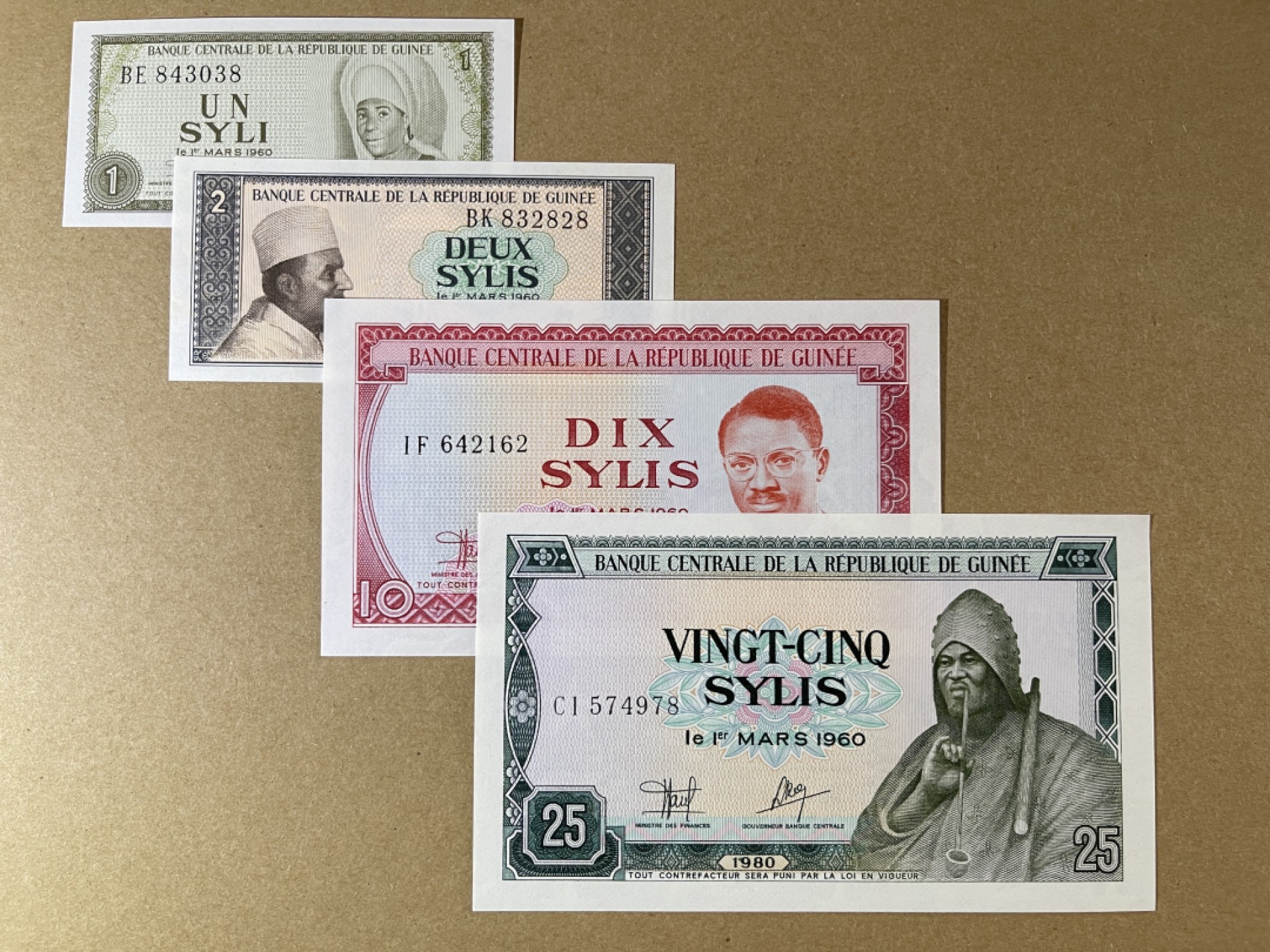 《张总收藏》67期——外币精品 几内亚1-25赛里斯4张 UNC 1980年版
