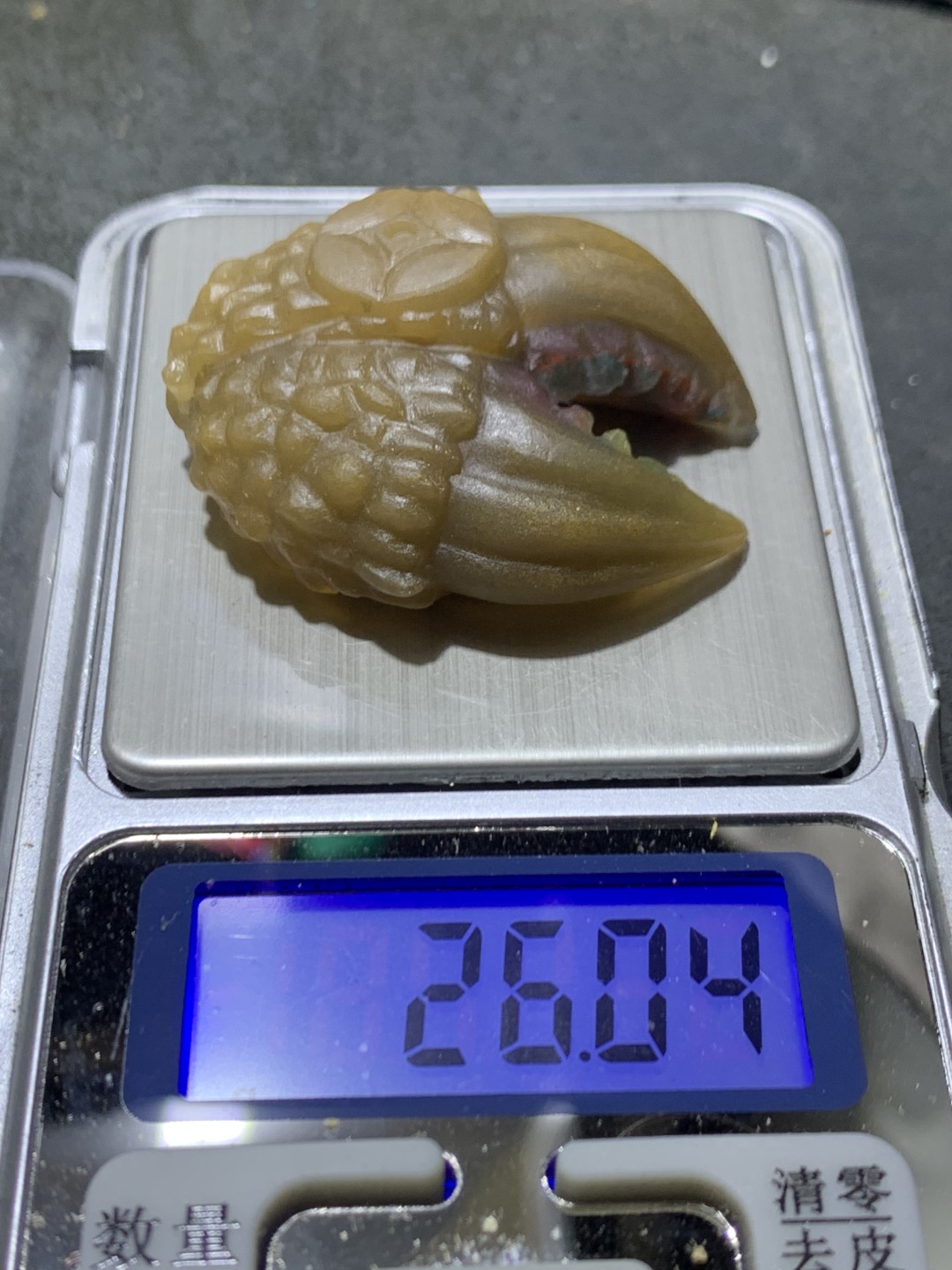精美亚光金沙草花纹蒙料战国红玛瑙雕刻独霸一方吊坠一个，