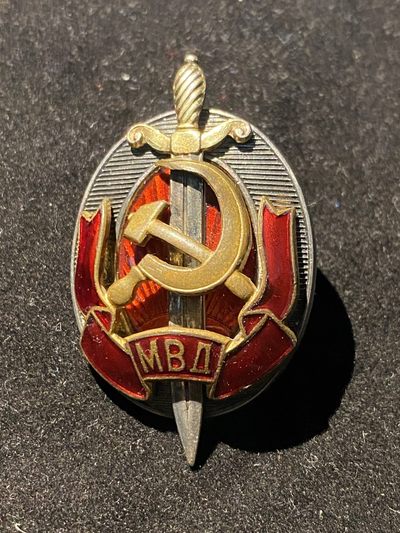 盛世勋华——号角文化勋章专场拍卖第39期 - 苏联内务部人民委员会证章 银制 编号10292 9点钟位置有脱皮