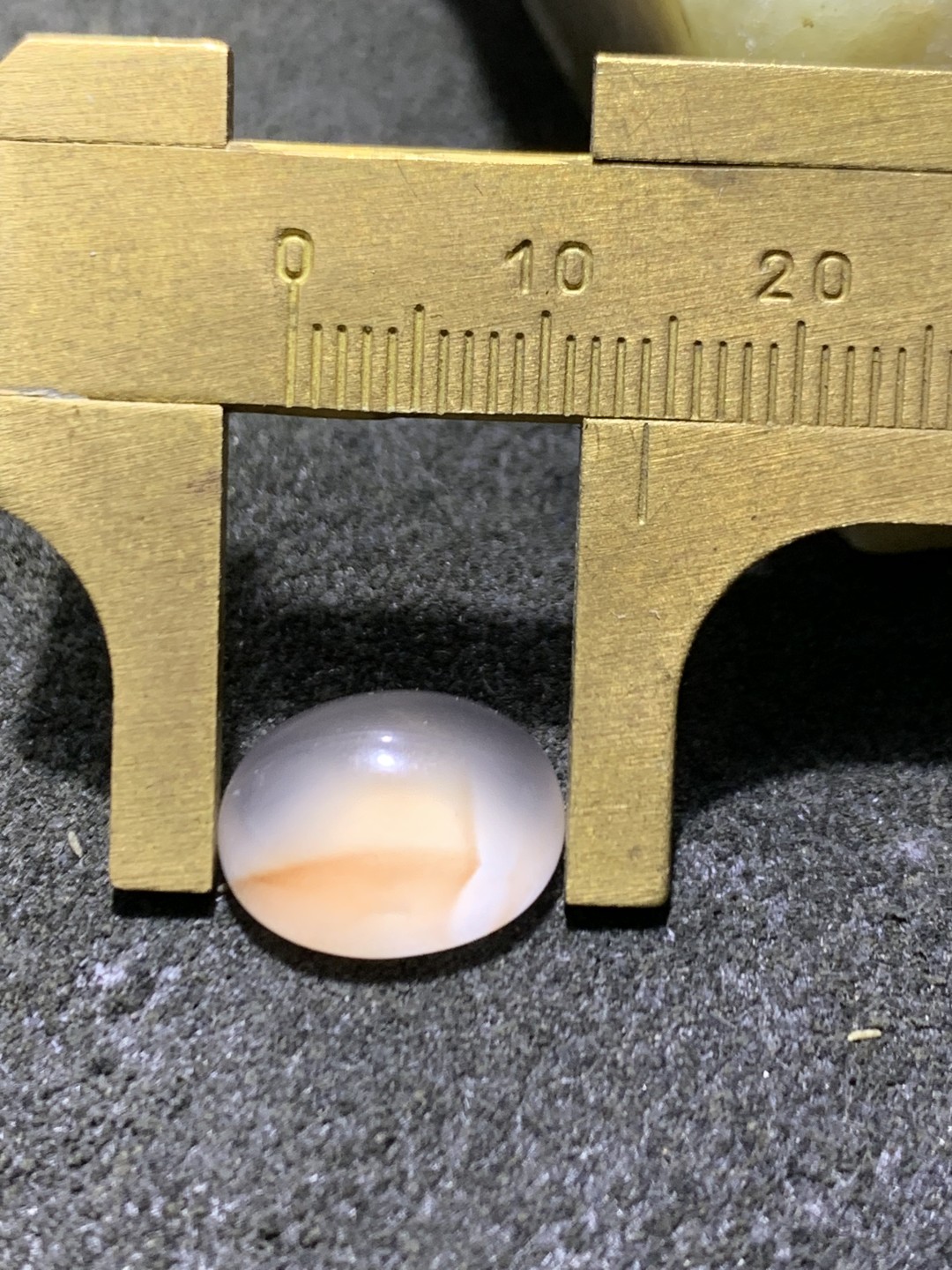 精美南红玛瑙荔枝冻飘红戒面一个，