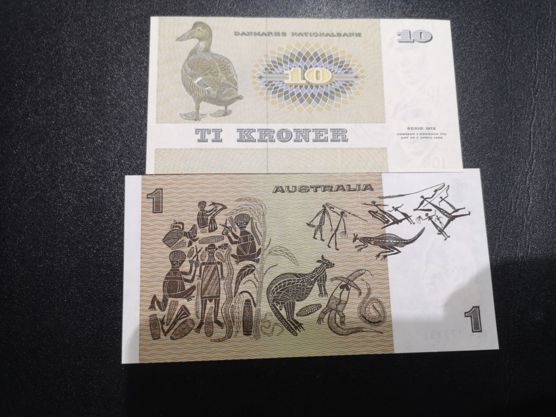 《外钞收藏家》第一百九十四期 丹麦10克朗+澳大利亚1元 两张一起 全新UNC
