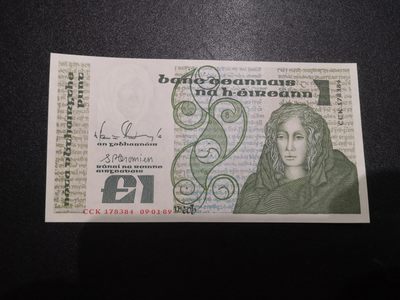 《外钞收藏家》第一百九十四期 - 1989年爱尔兰1镑 全新有疑似2、3个潮点 