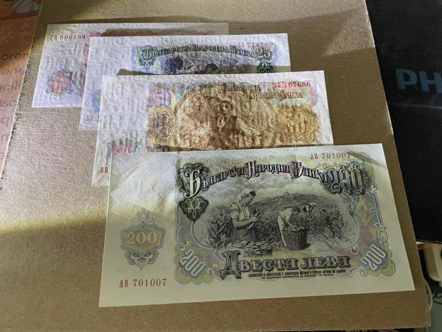 【Blue Auction】✨世界纸币精拍第212期  【一组4张】保加利亚 1951年 10-200列弗 品相如图