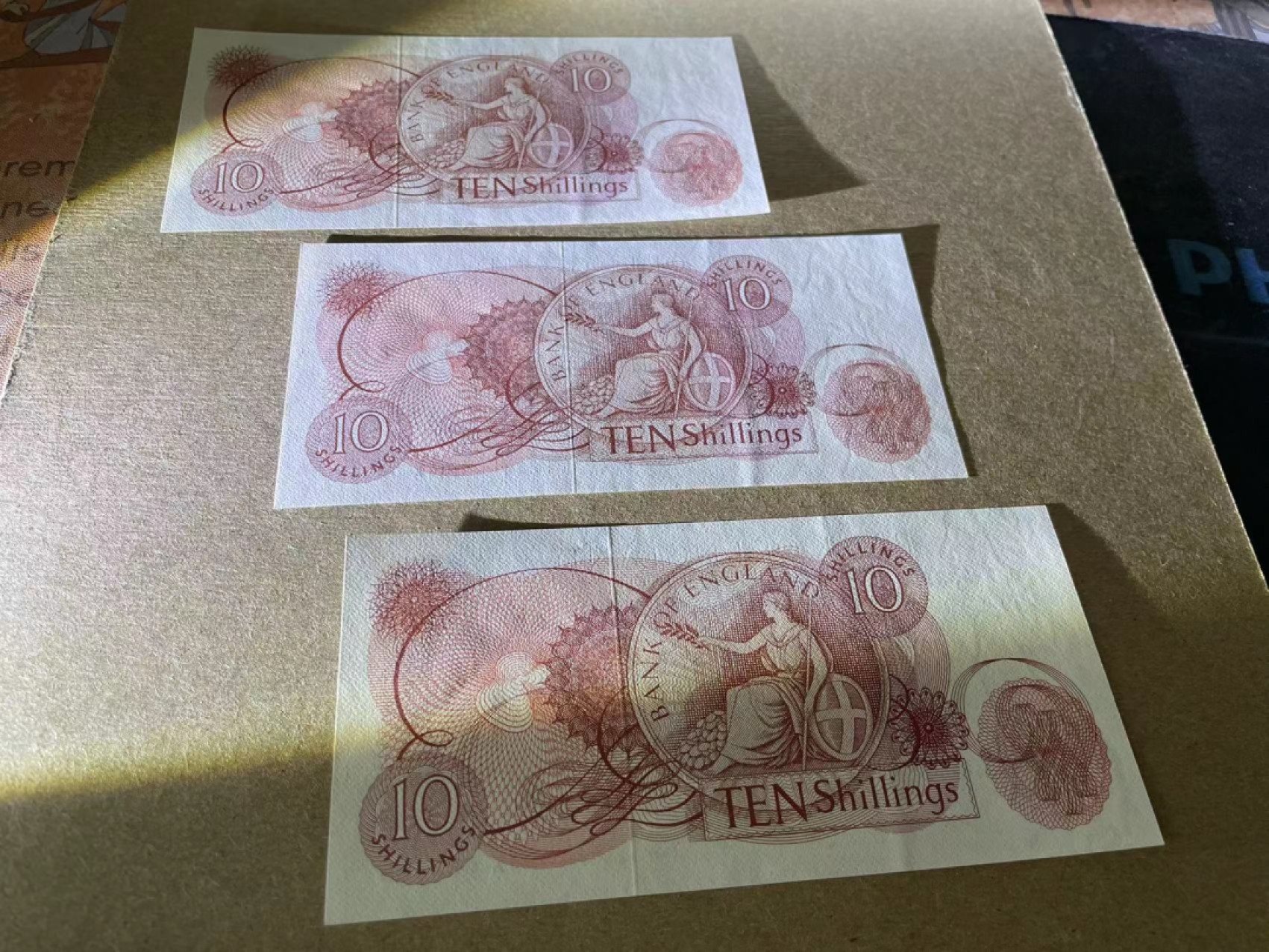 【Blue Auction】✨世界纸币精拍第212期  【一组3张】英国 C序列10先令 品相如图