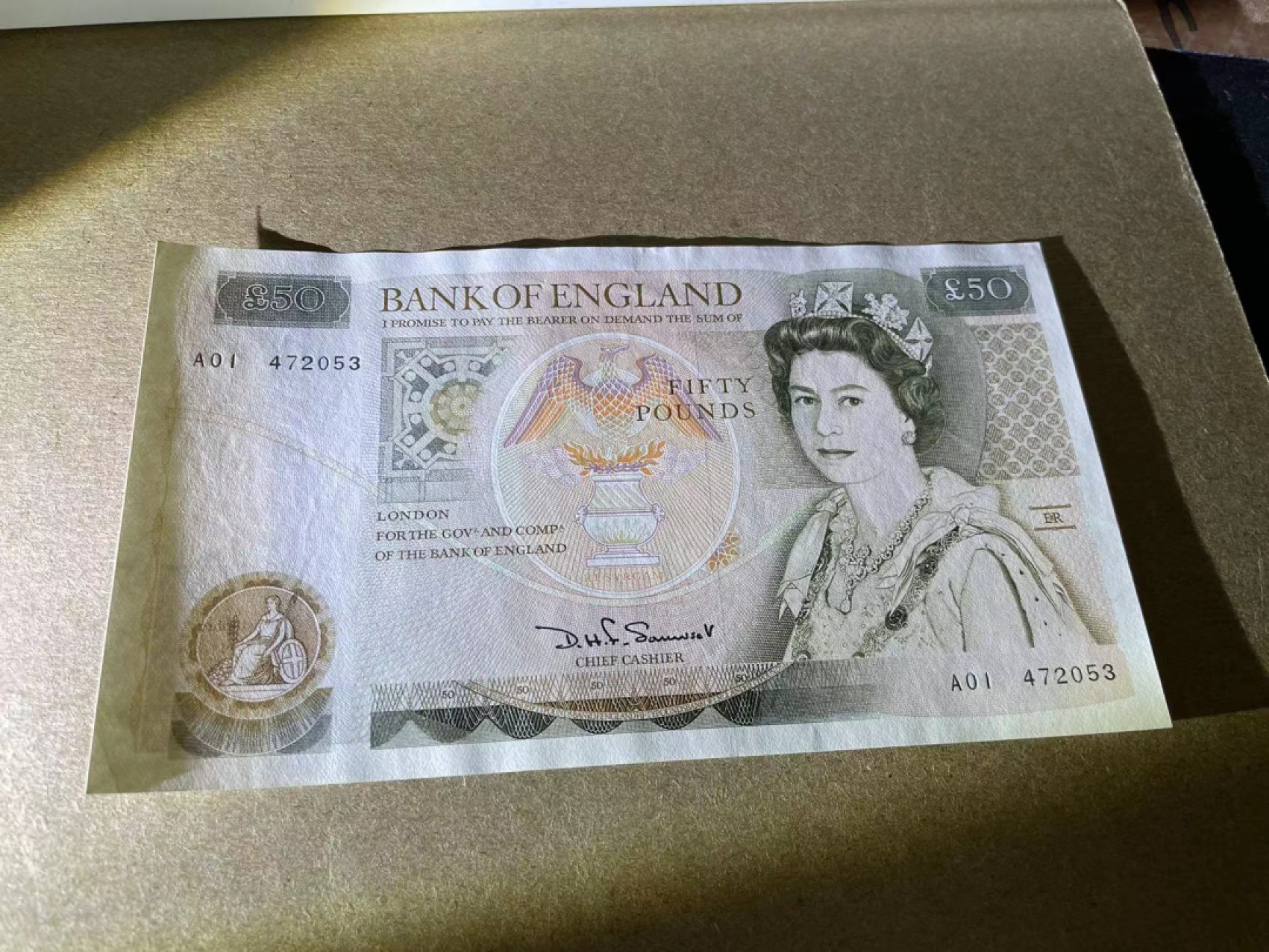 【Blue Auction】✨世界纸币精拍第212期  【A01冠】英国 D序列50镑 品相如图