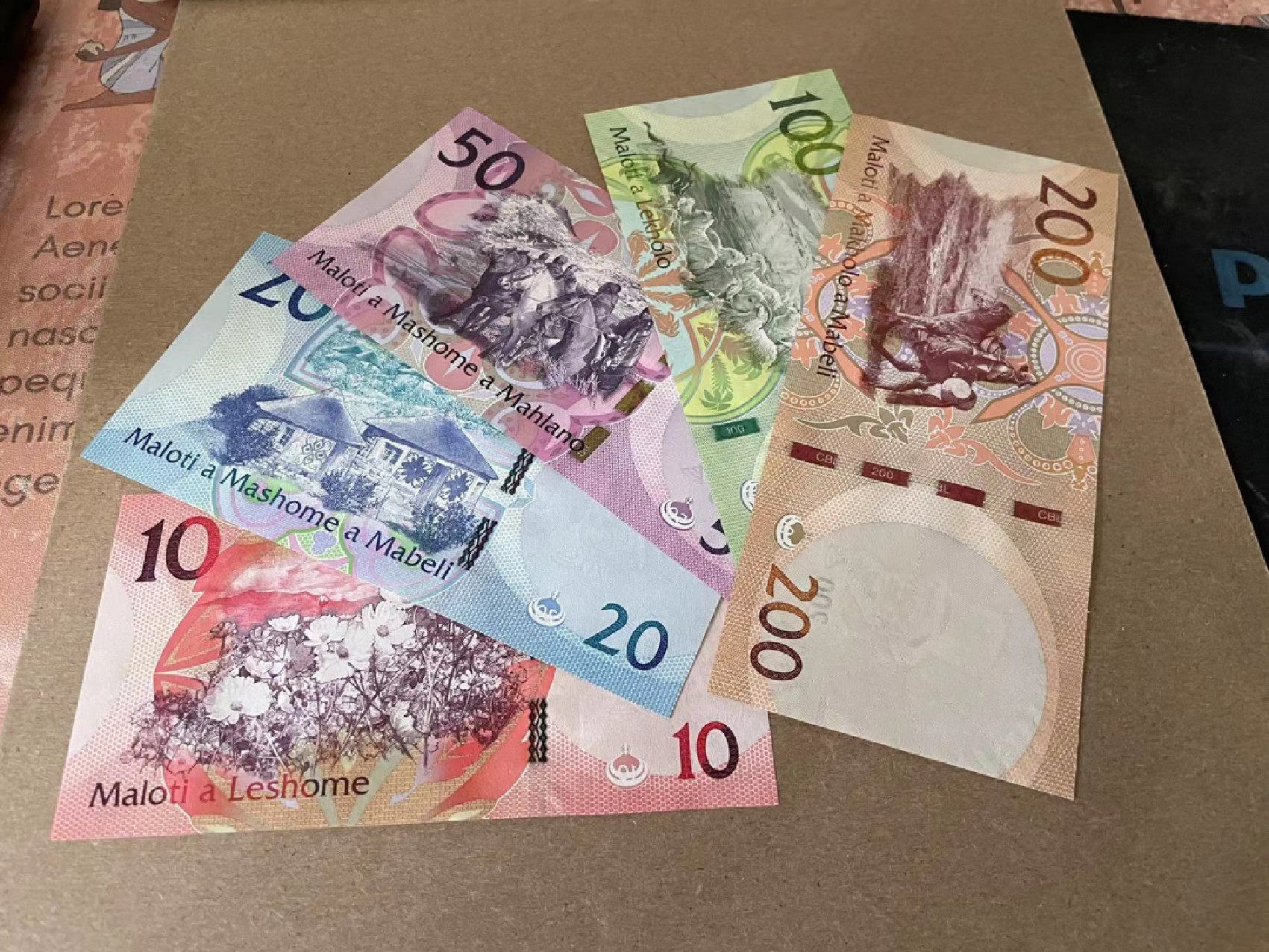 【Blue Auction】✨世界纸币精拍第212期   【一组5张】莱索托 2021年10-200马洛蒂 全新UNC