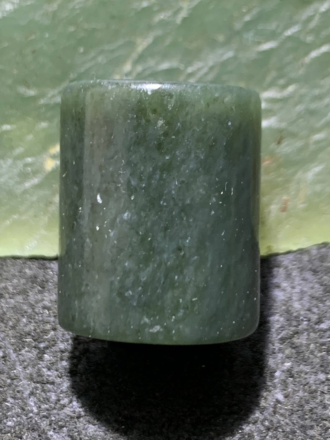 天然新疆和田青玉直桶，桶珠一颗，