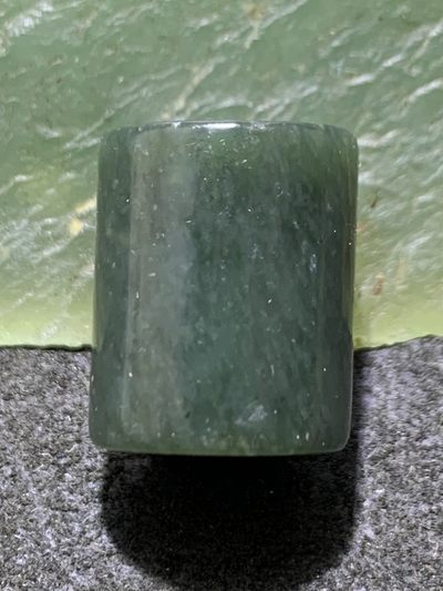 天然新疆和田青玉直桶，桶珠一颗， - 天然新疆和田青玉直桶，桶珠一颗，