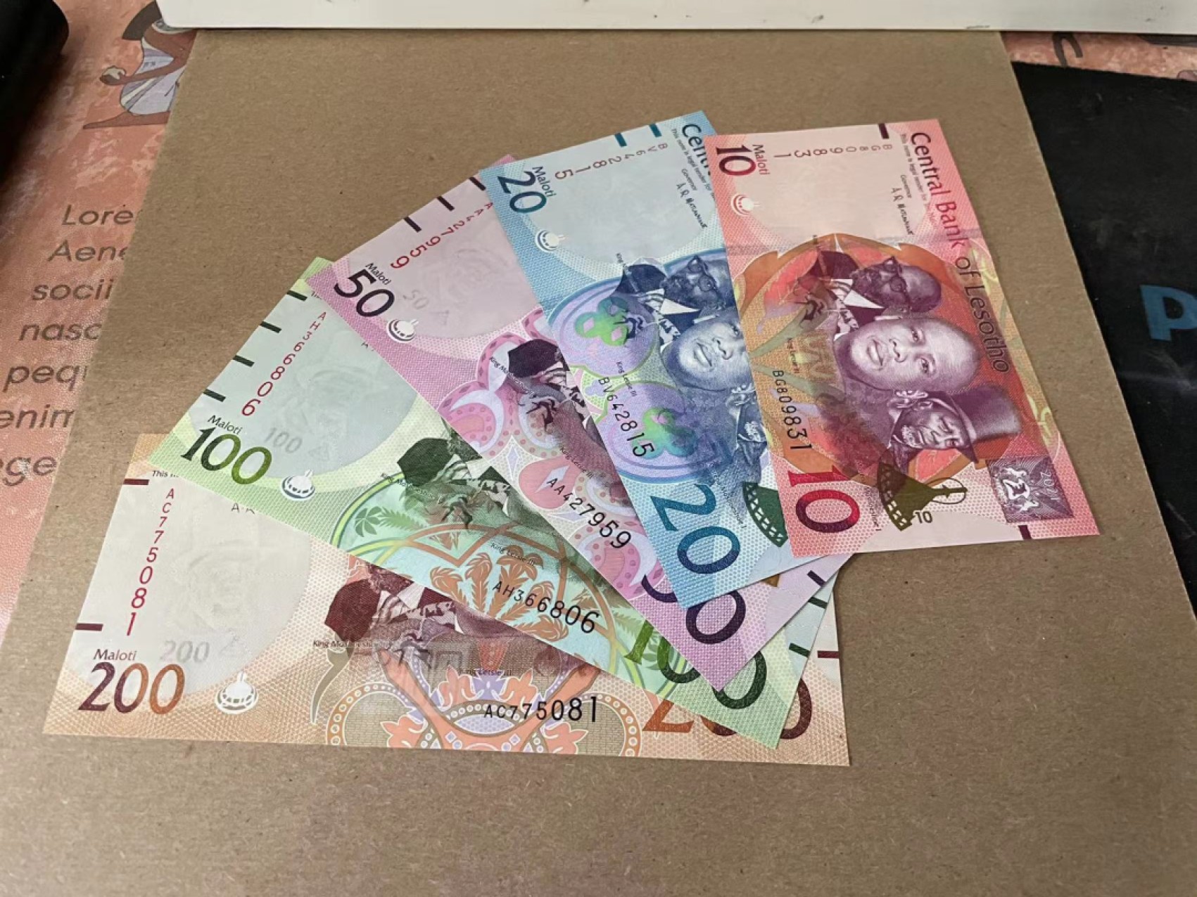 【Blue Auction】✨世界纸币精拍第212期   【一组5张】莱索托 2021年10-200马洛蒂 全新UNC