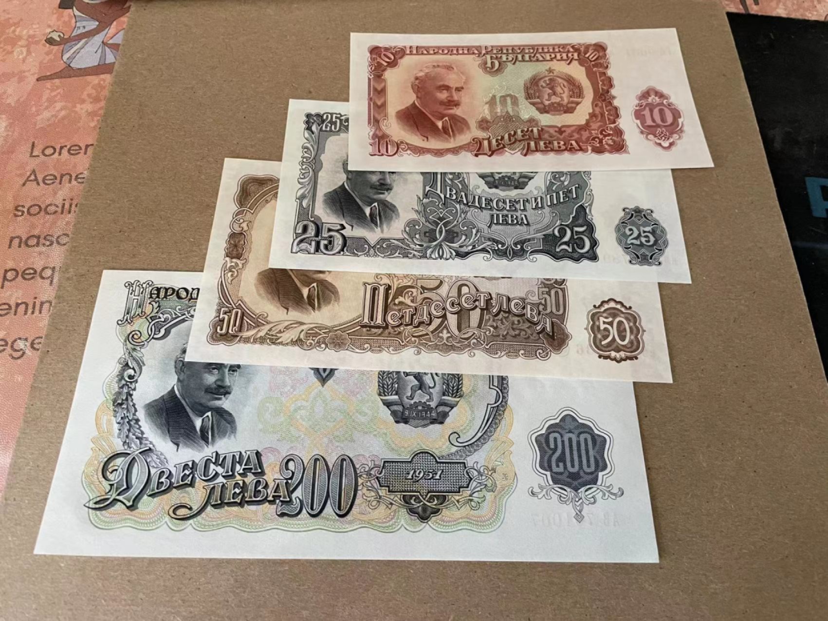 【Blue Auction】✨世界纸币精拍第212期  【一组4张】保加利亚 1951年 10-200列弗 品相如图