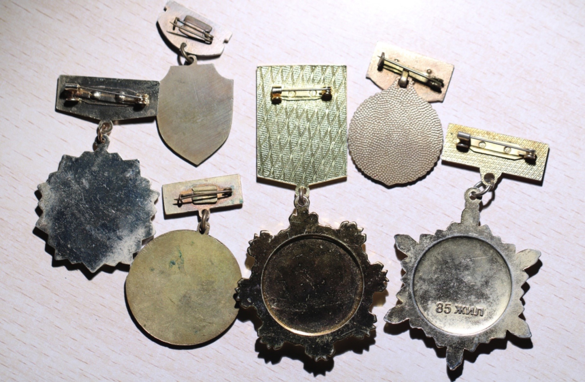 大猫徽章拍卖第199期  蒙古🇲🇳纪念章一组 铜 合金 质