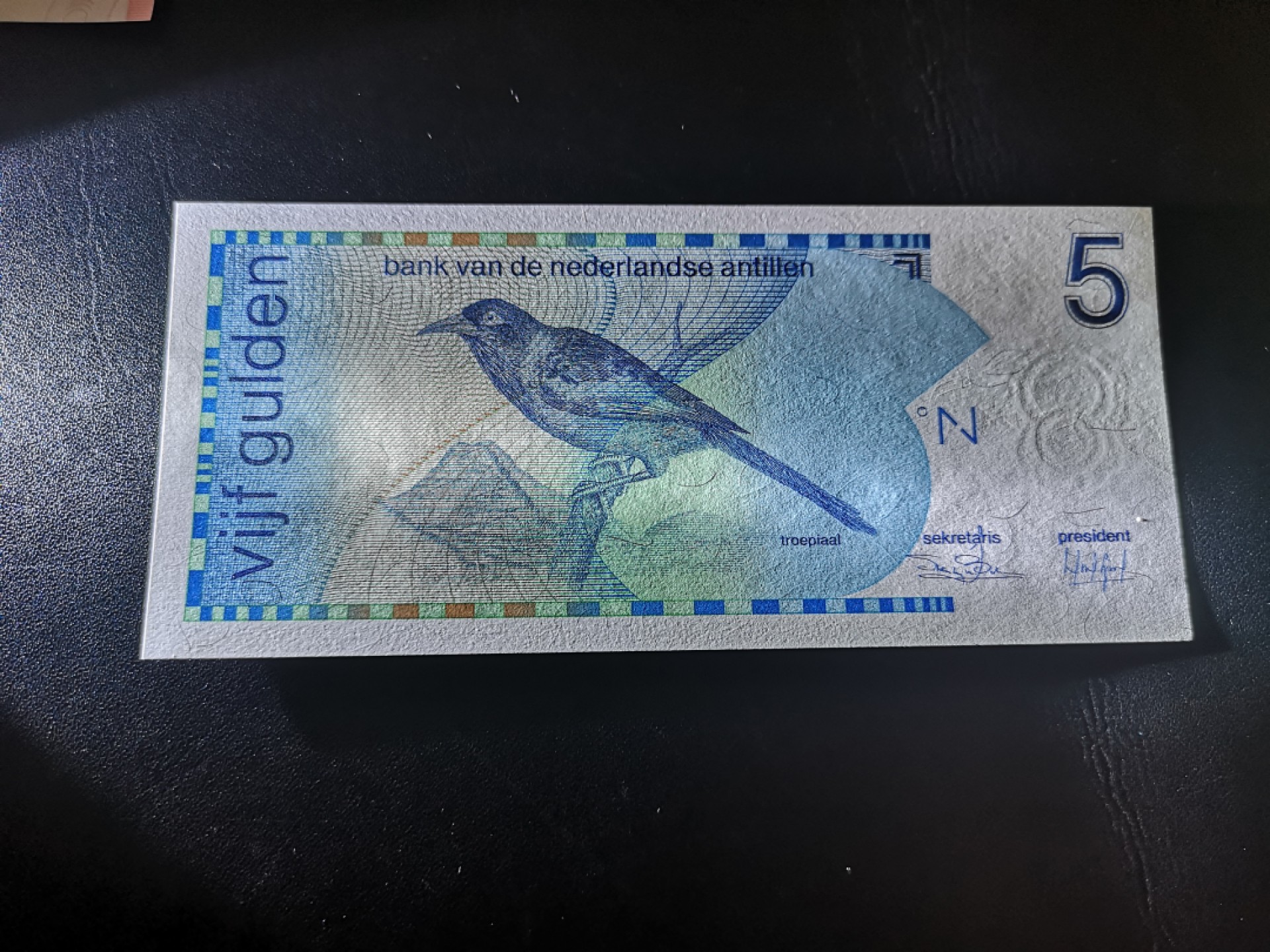 《外钞收藏家》第一百九十四期 1986年荷属安的列斯 5盾 全新UNC 无47