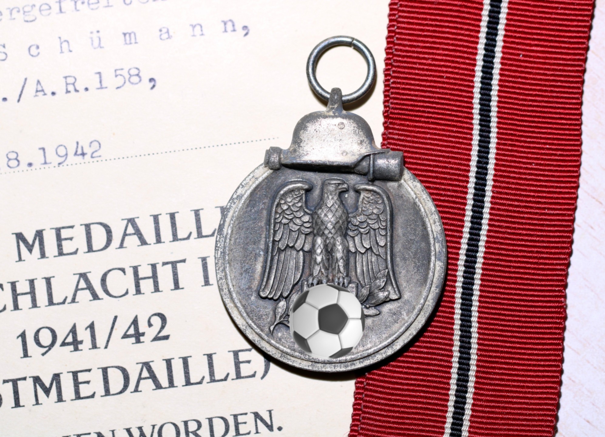 大猫徽章拍卖第199期  牢记历史，热爱和平。东线冬季作战奖章2⃣️ 大全套，证书、绶带、原装纸袋。