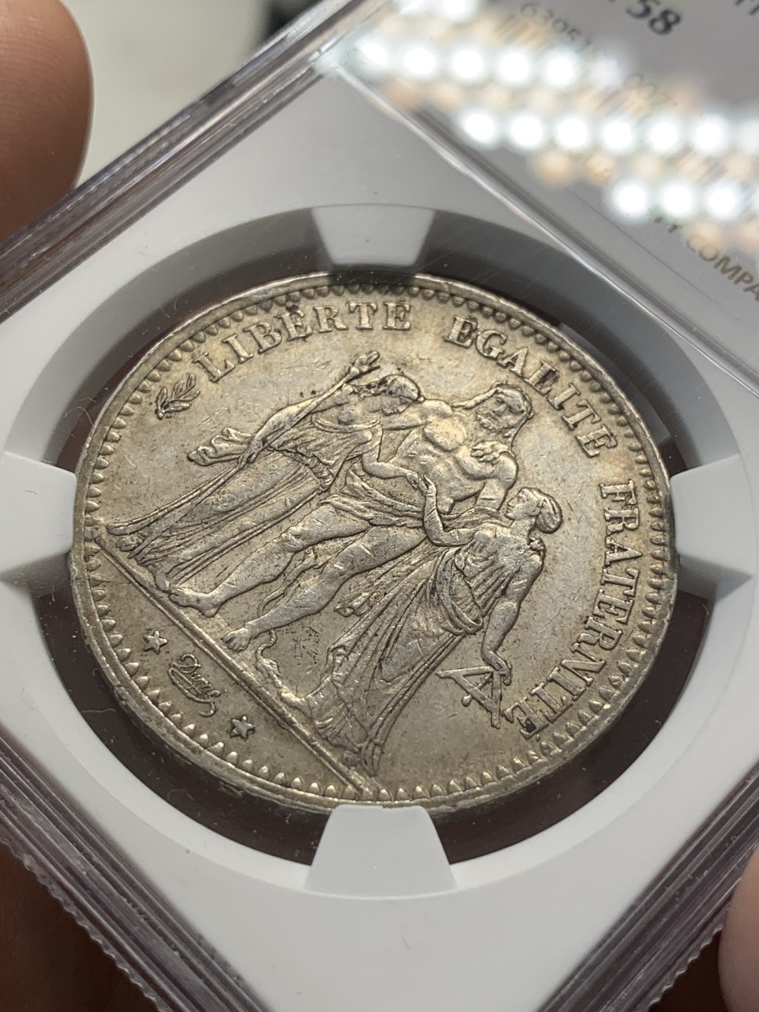 《竞宝斋》第83场-本周日，周一2场连拍（全场不限金额包邮） NGC-AU58 法国1873年 大力神5法郎大银币 细节一流 带光好品