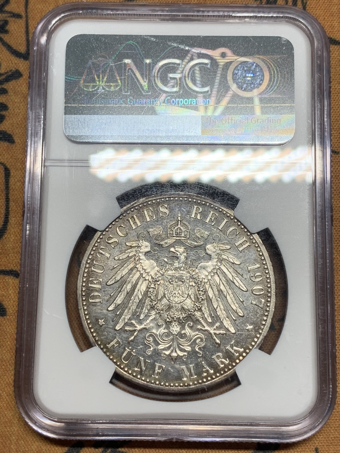 《竞宝斋》第83场-本周日，周一2场连拍（全场不限金额包邮） NGC UNC 1907年德国 巴登弗里德里希 逝世5马克 细节非常不错