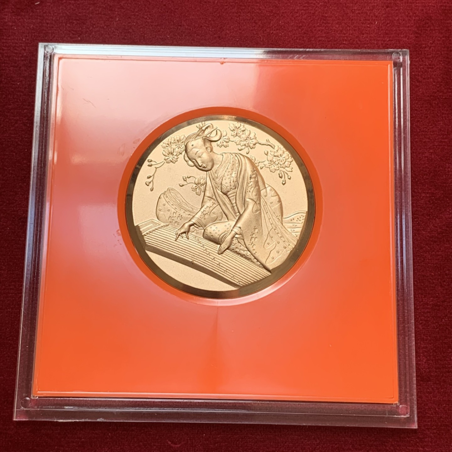 《竞宝斋》第83场-本周日，周一2场连拍（全场不限金额包邮） 1982年 日本昭和58年 樱花之道大铜章 杨贵妃 樱下乙女弹琴