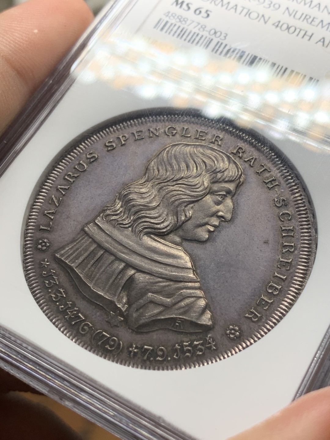 《竞宝斋》第83场-本周日，周一2场连拍（全场不限金额包邮） NGC MS65 1925年德国纽伦堡宗教改革400周年纪念景观大银章 高分紫罗兰炫彩包浆 背面与景观泰勒一脉相承细节爆表 工艺绝佳