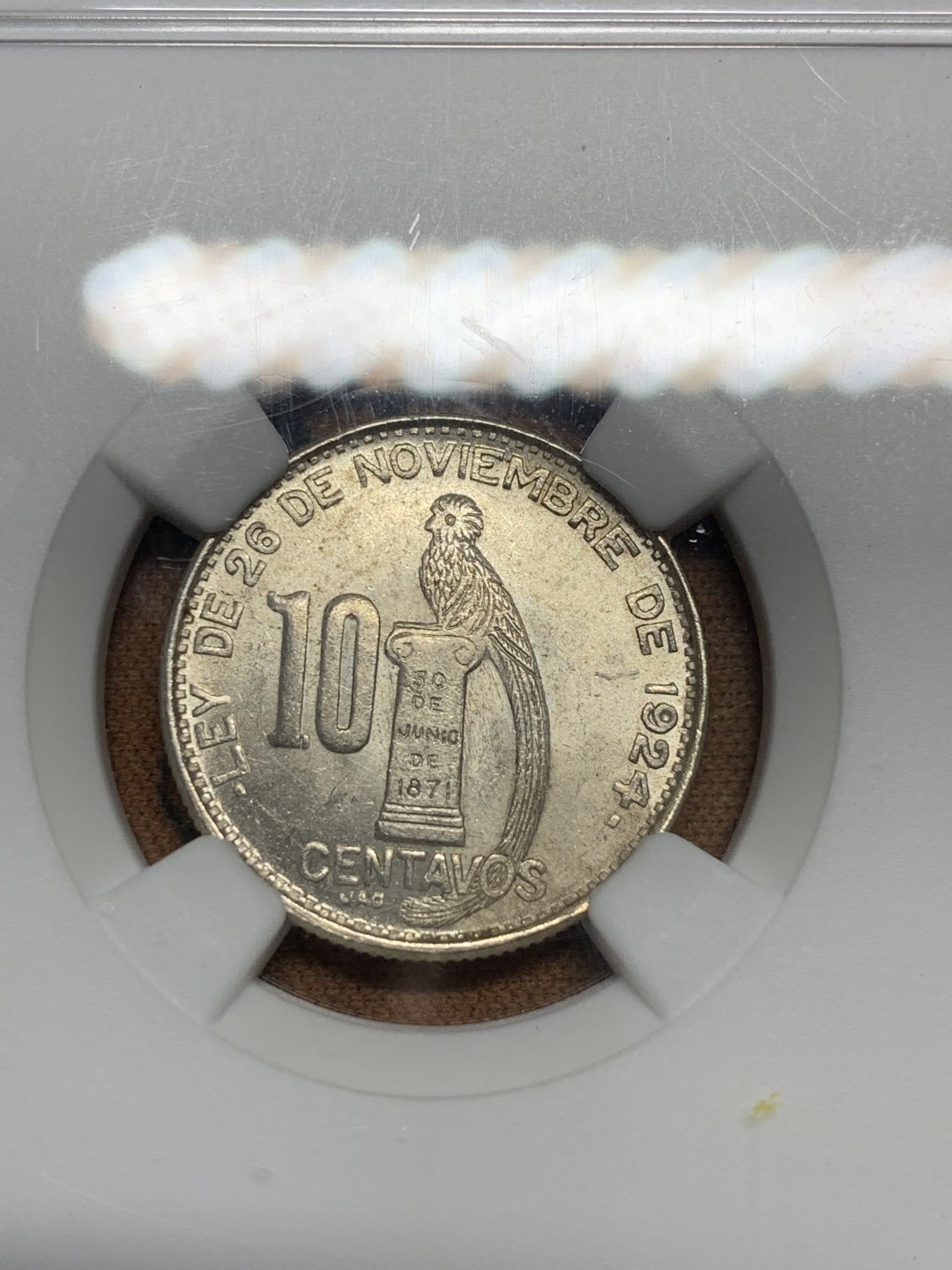 《竞宝斋》第83场-本周日，周一2场连拍（全场不限金额包邮） NGC UNC评级 危地马拉1944年 10分银币 凤尾绿咬鹃