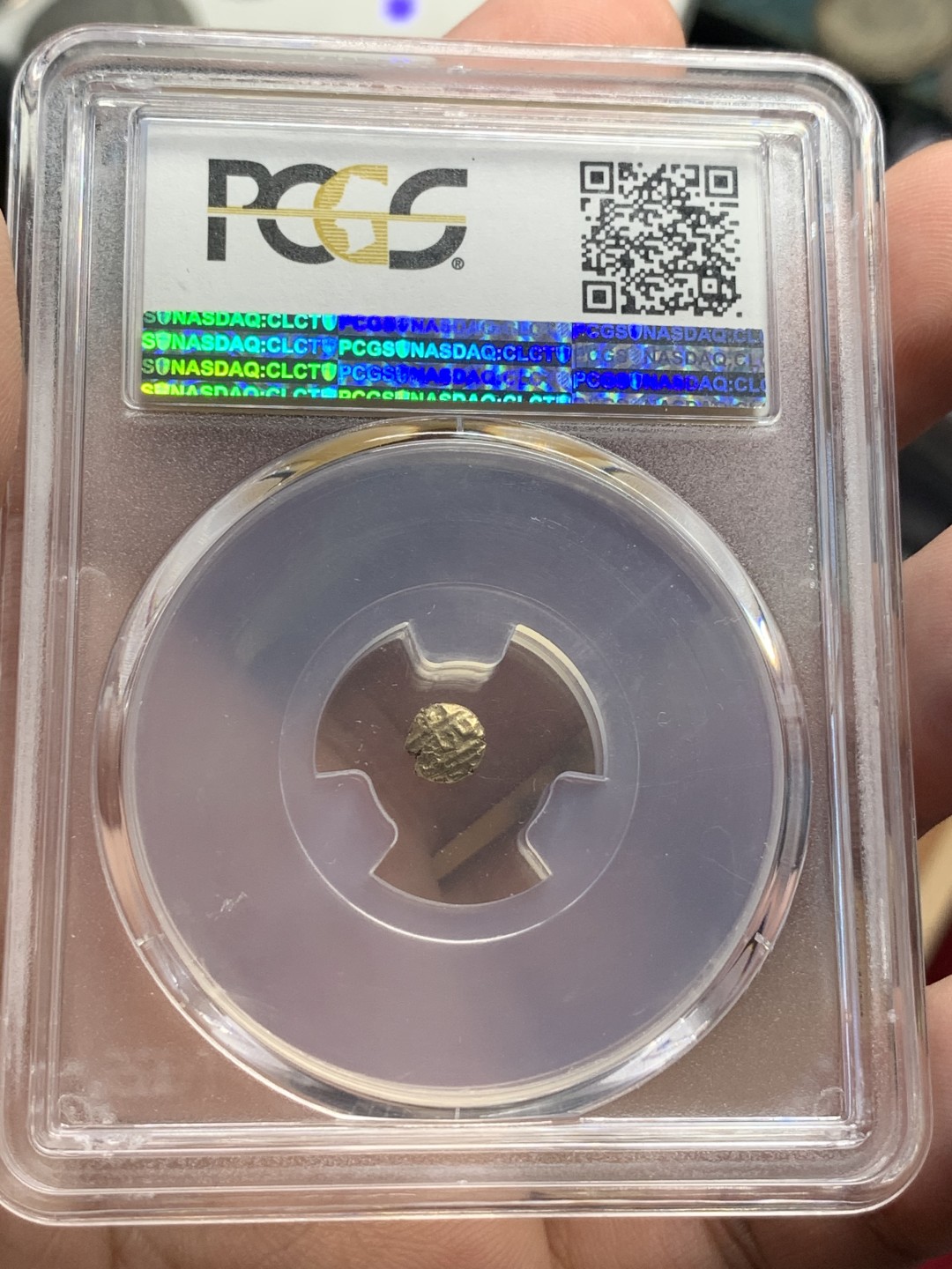 《竞宝斋》第83场-本周日，周一2场连拍（全场不限金额包邮） PCGS MS63 原光印度1638-1662年间迈索尔1法南金币，正面毗湿奴神像，背面印度文字，盒子背面有小磕