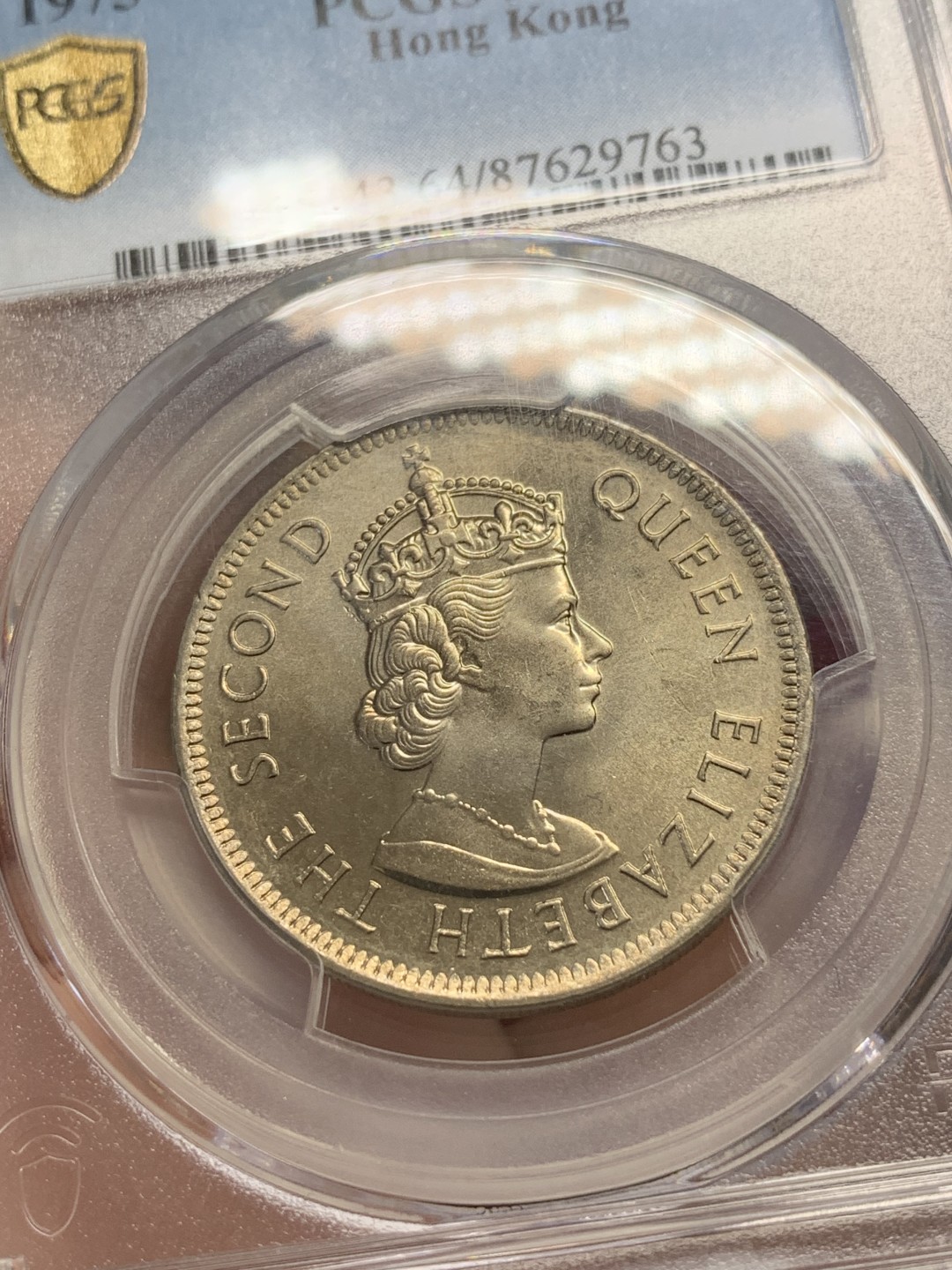 《竞宝斋》第83场-本周日，周一2场连拍（全场不限金额包邮） PCGS MS64 香港 1975年 伊丽莎白二世 大一元 底板类镜面 因有汉字 值得关注的品种