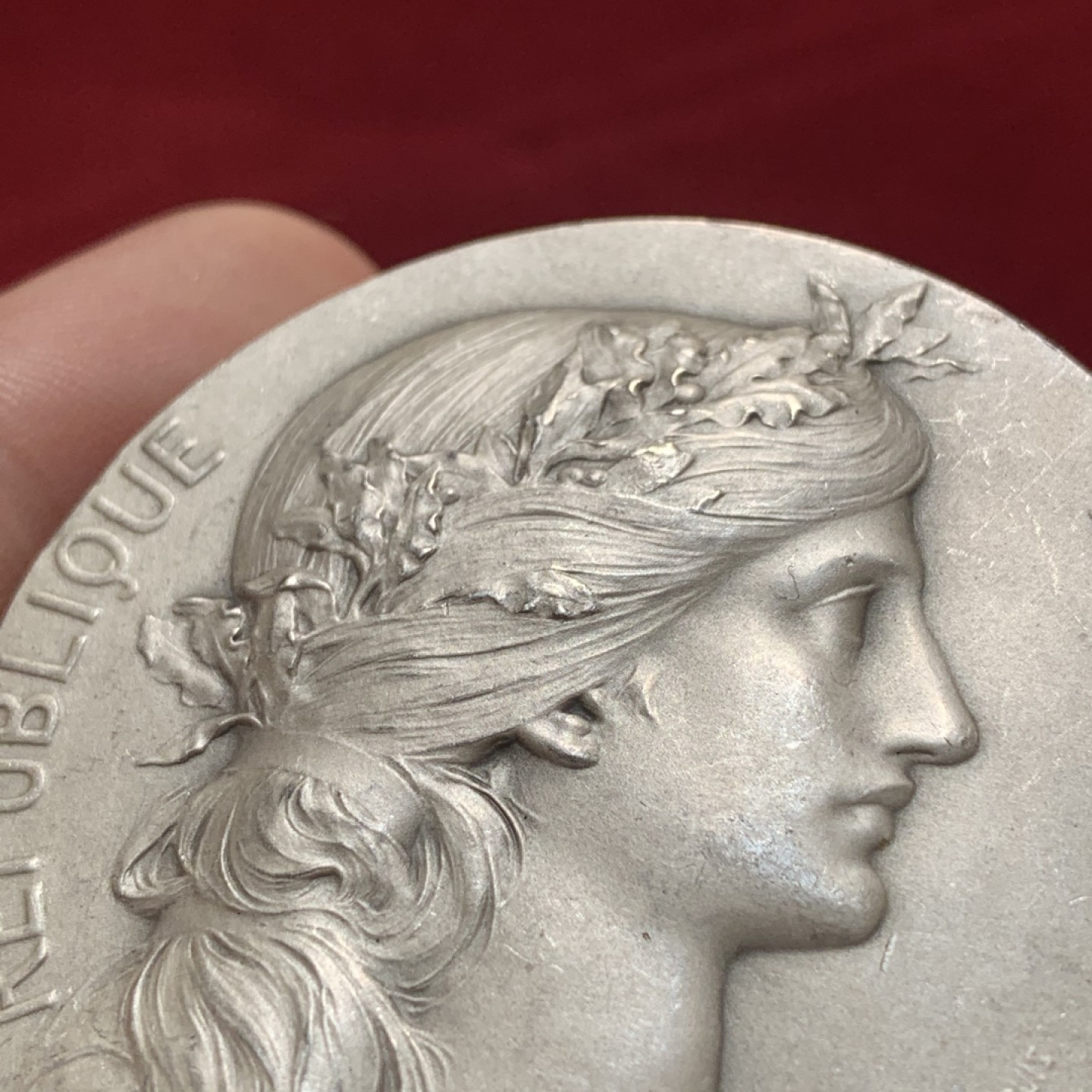 《竞宝斋》第83场-本周日，周一2场连拍（全场不限金额包邮） 法国 1880年左右 女神银章 63.2克 50.3mm直径 丰饶角 银标