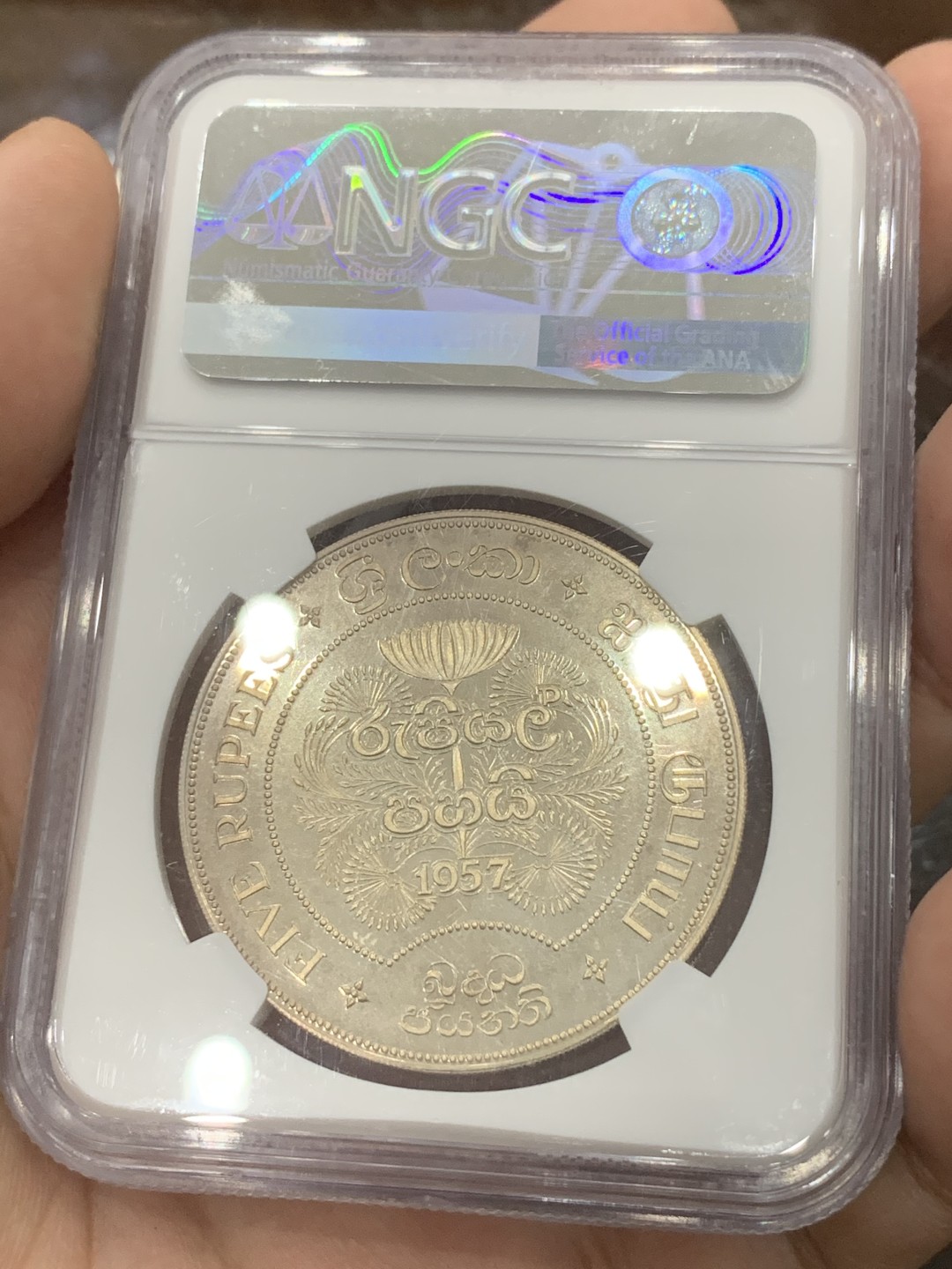 《竞宝斋》第83场-本周日，周一2场连拍（全场不限金额包邮） 冠军分 NGC PF67 锡兰1957年佛教2500周年纪念精制大银币 镜面底板